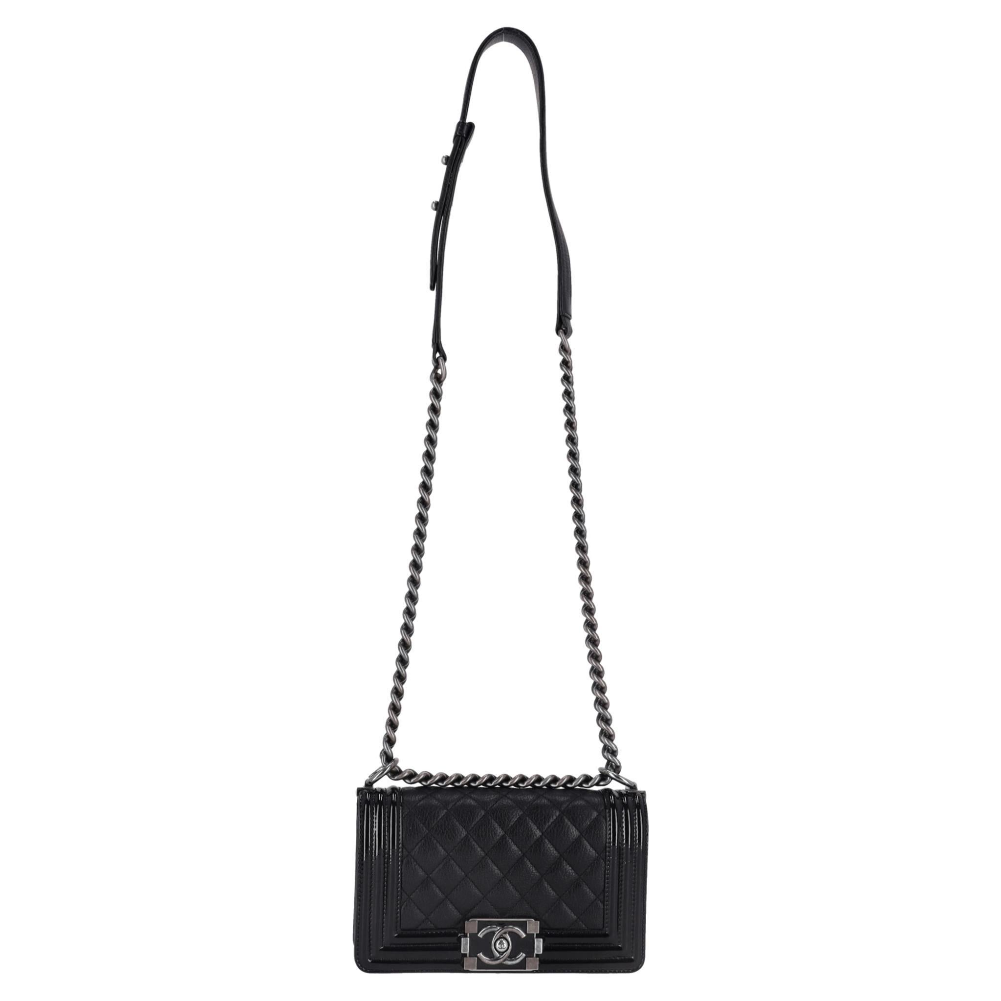 Noir Chanel - Petit sac en cuir de veau matelassé avec diamants en vente
