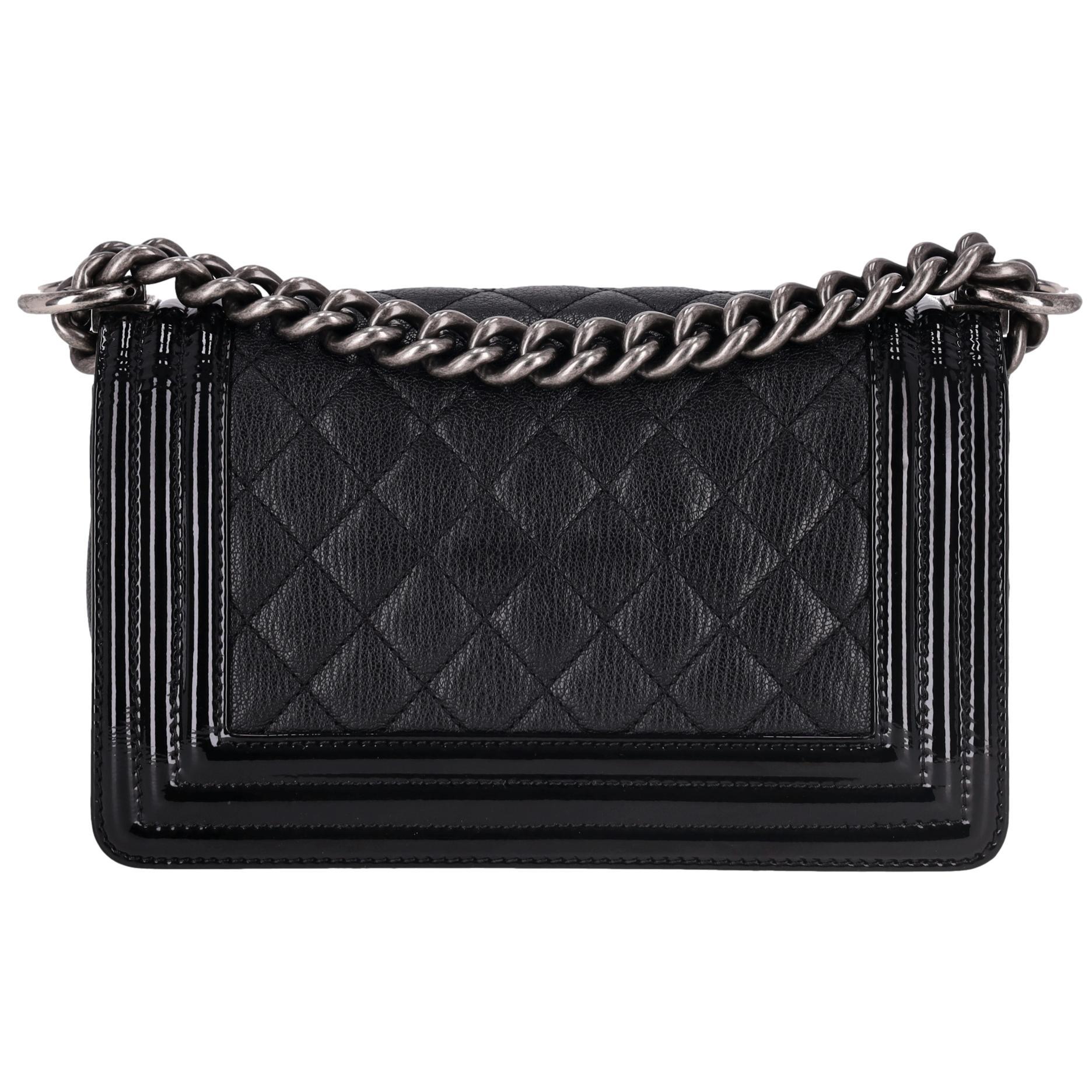 Chanel - Petit sac en cuir de veau matelassé avec diamants Pour femmes en vente