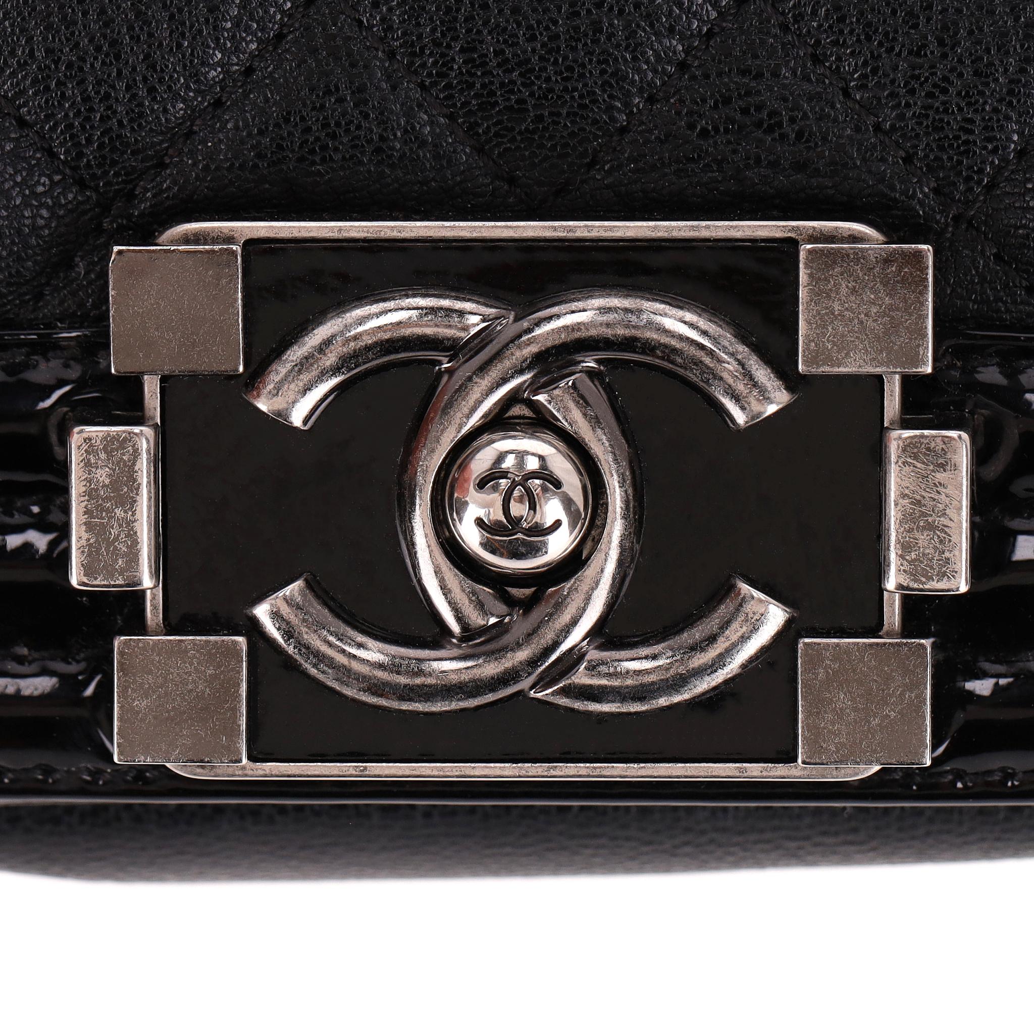 Chanel - Petit sac en cuir de veau matelassé avec diamants en vente 3