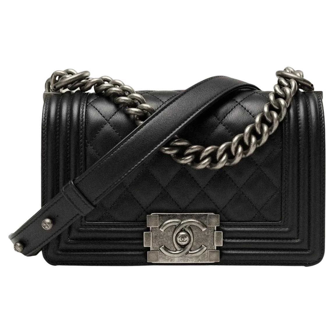Chanel - Petit sac en cuir de veau matelassé avec diamants en vente