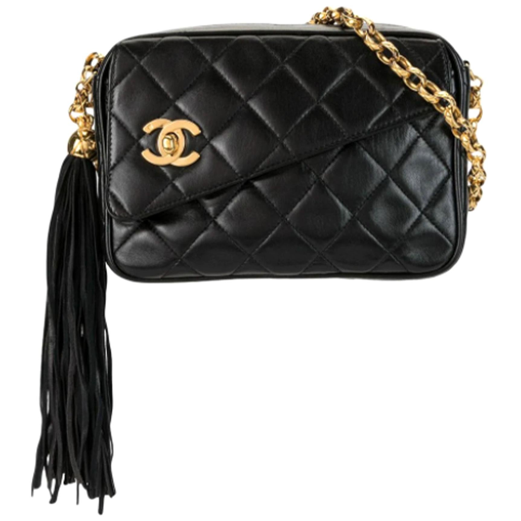 Chanel Diamond Quilted CC Shoulder Bag In Good Condition For Sale In Miami, FL