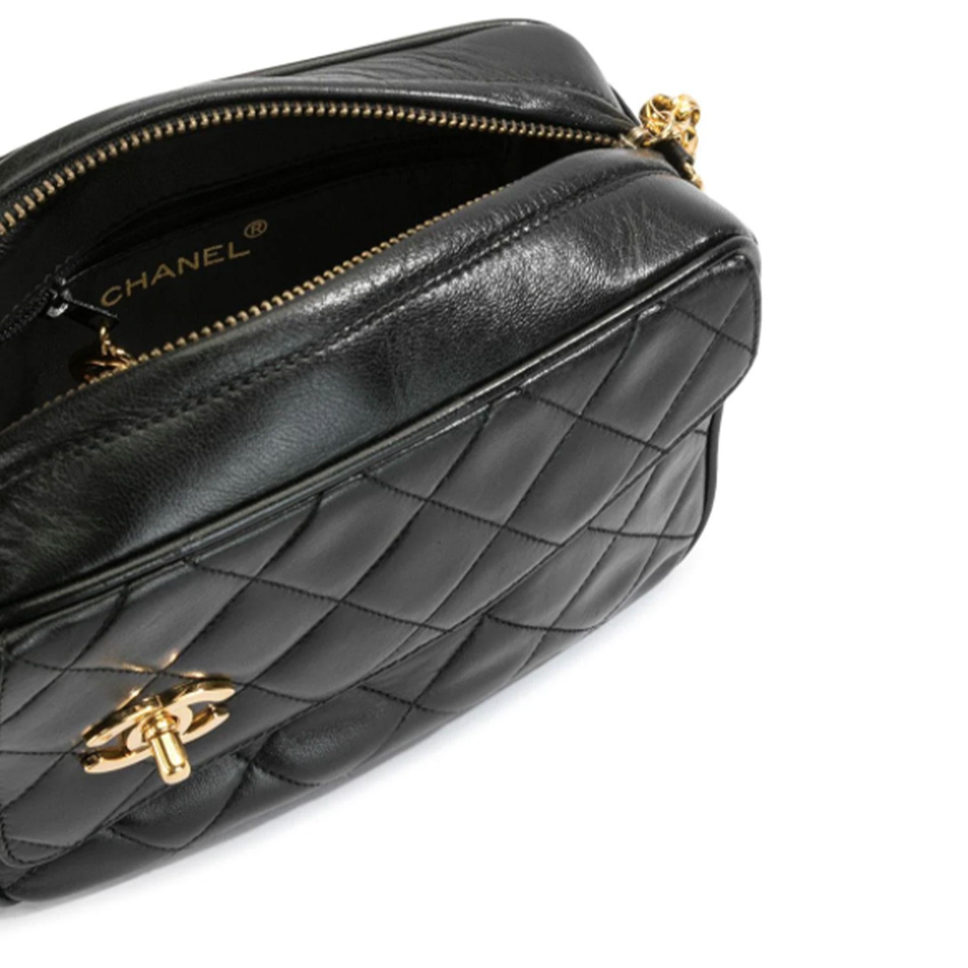 Chanel Diamond Quilted CC Shoulder Bag For Sale 4