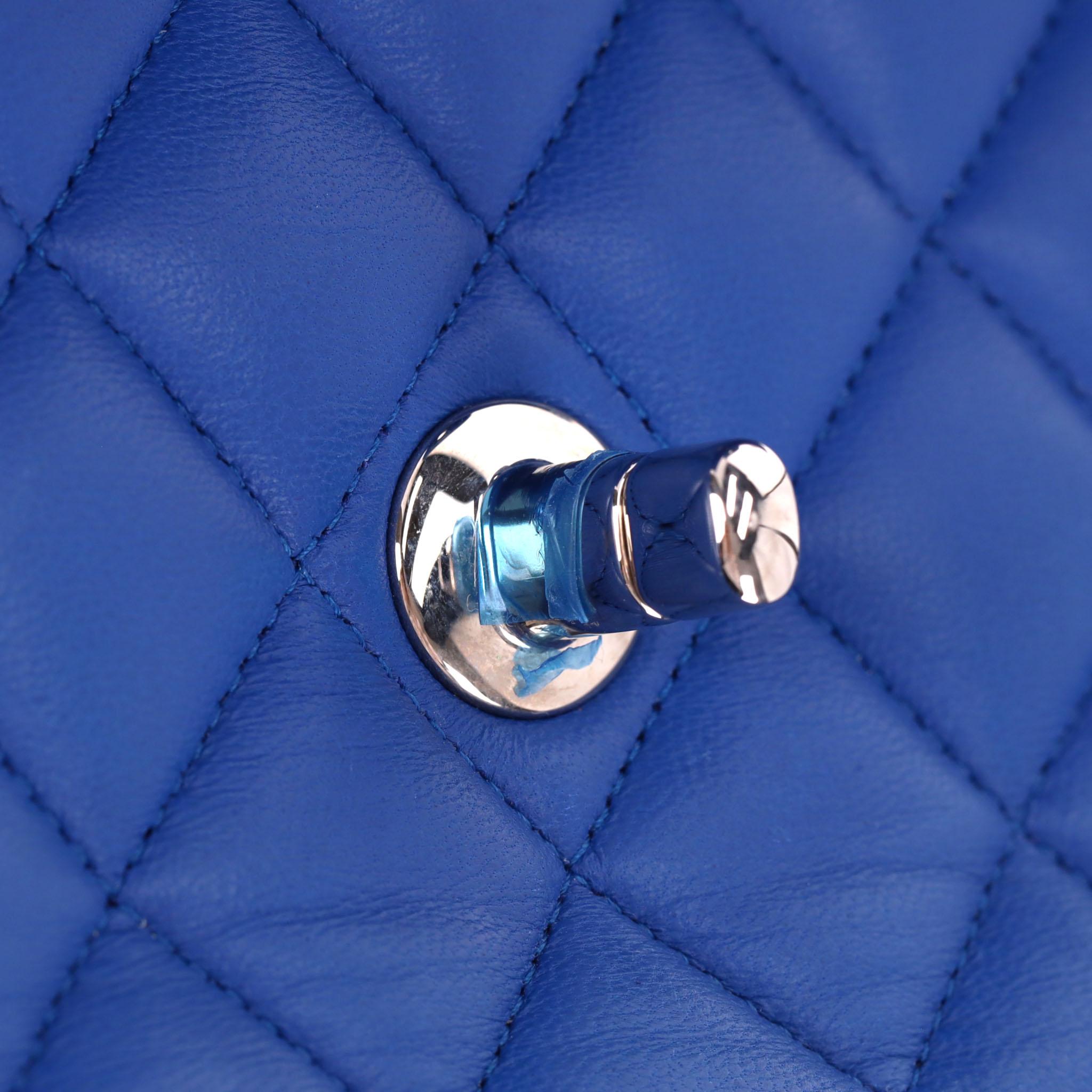 Chanel - Sac moyen à double rabat intemporel en cuir d'agneau matelassé avec diamants en vente 6