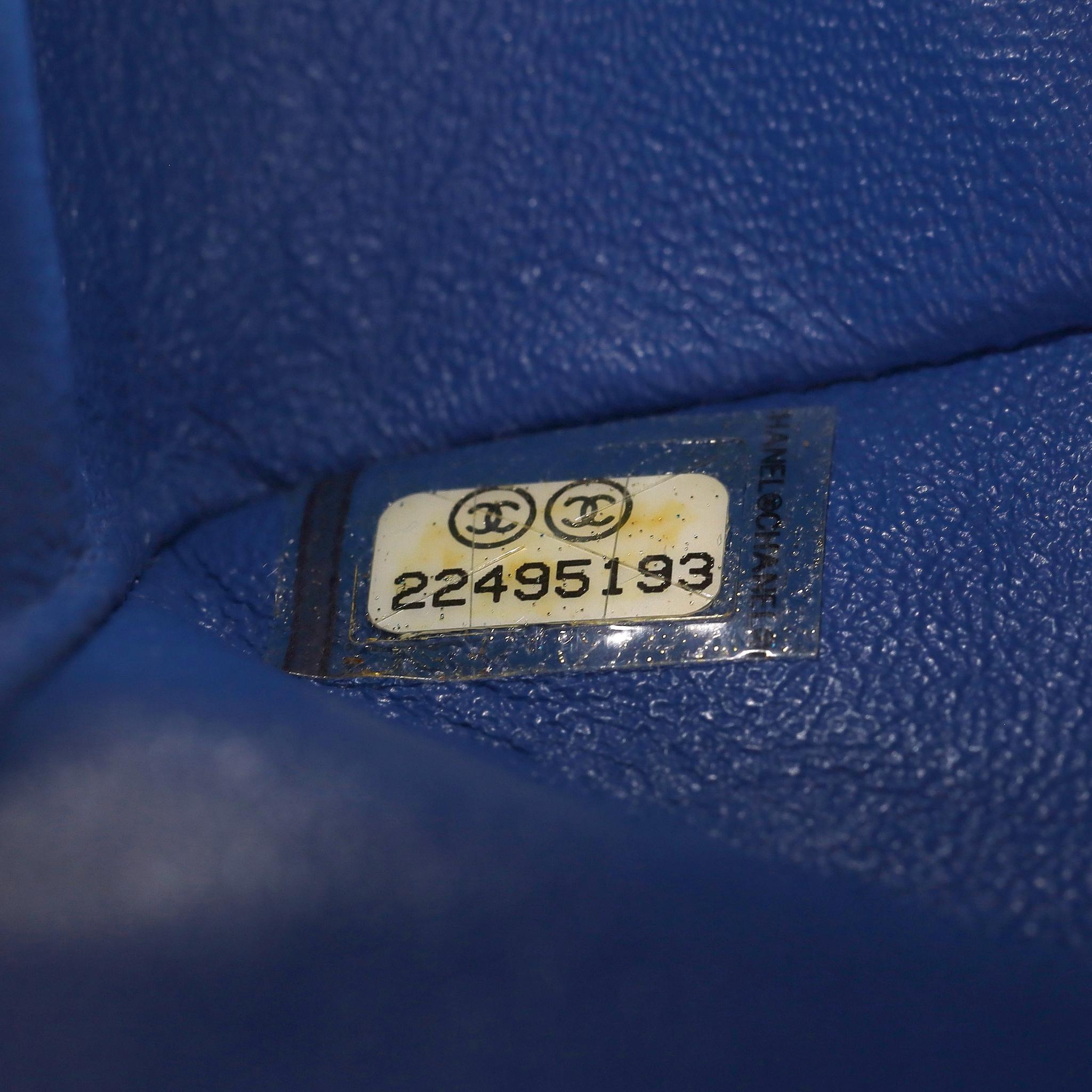 Chanel - Sac moyen à double rabat intemporel en cuir d'agneau matelassé avec diamants en vente 7