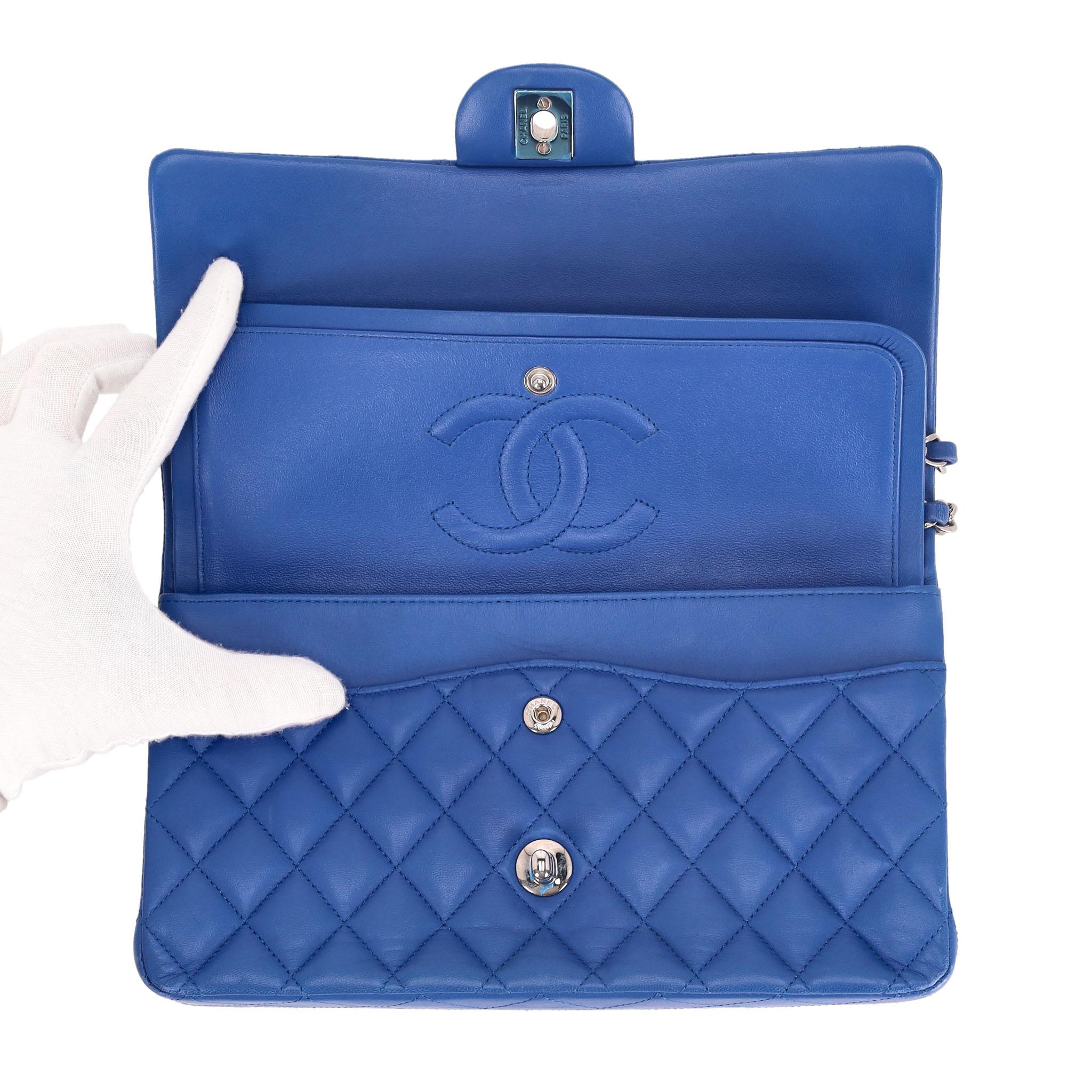 Chanel - Sac moyen à double rabat intemporel en cuir d'agneau matelassé avec diamants en vente 2