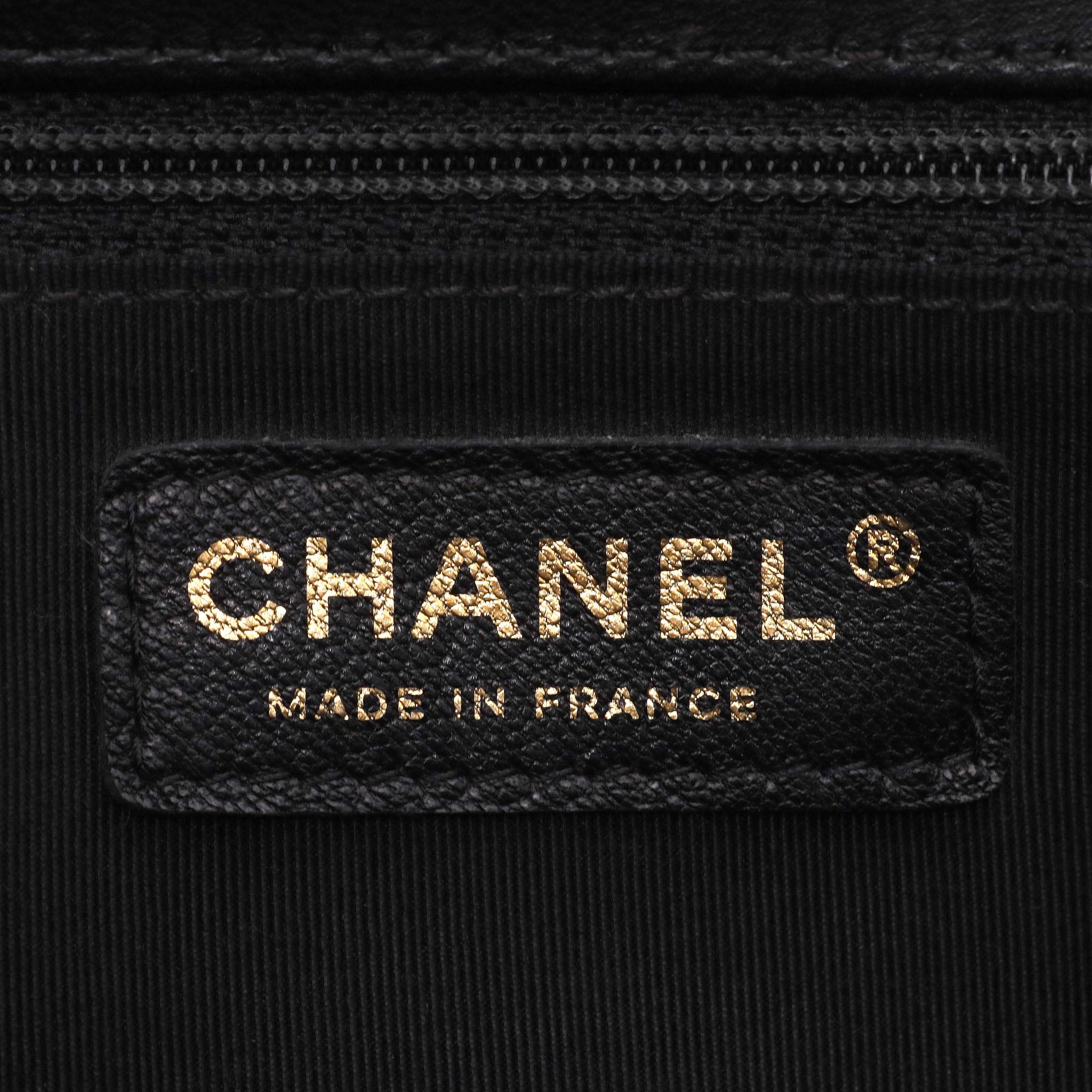 Chanel Diamond Quilted Lambskin New Medium Leather Boy Bag For Sale 5