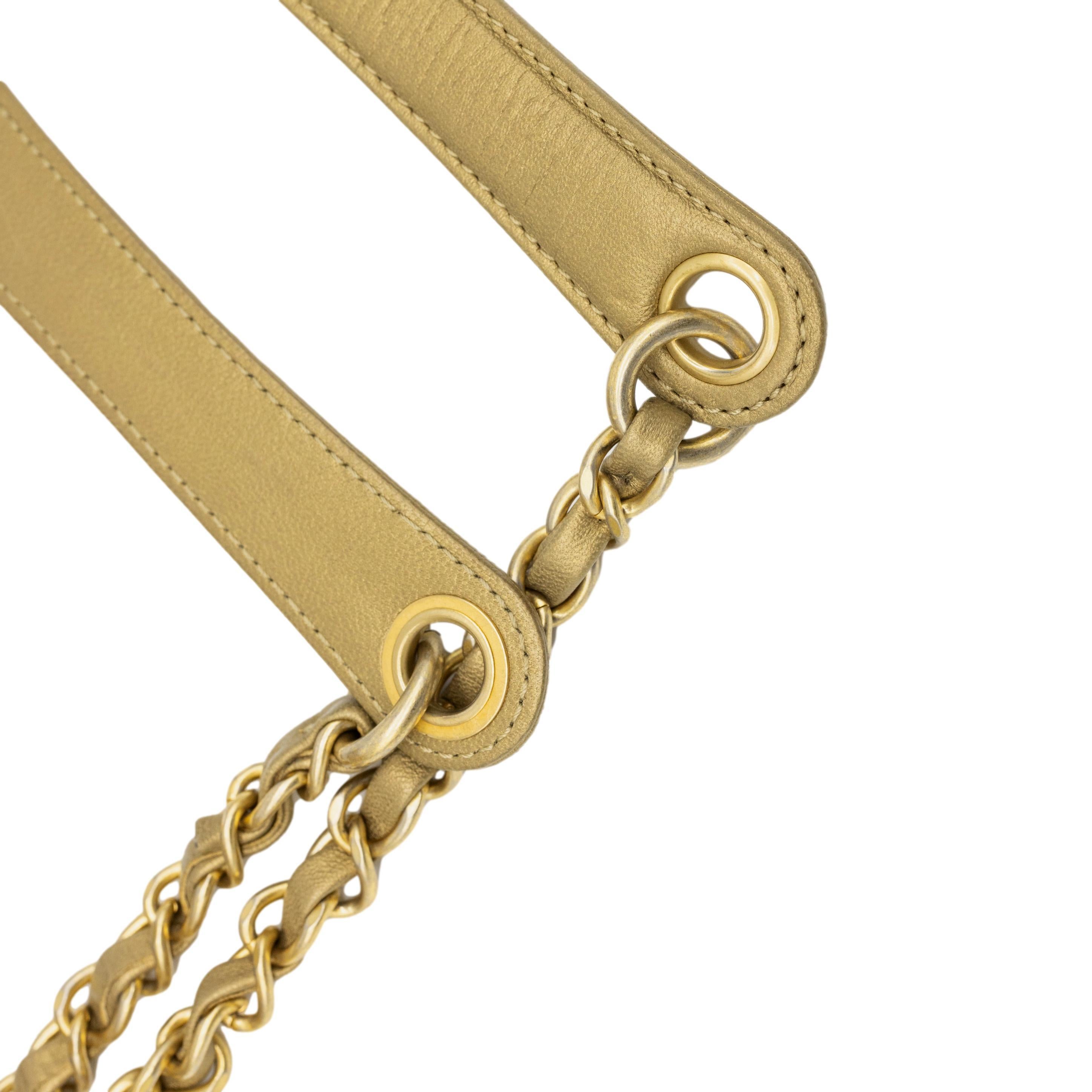 Chanel Diamond Quilted Metallic Gold Lambskin CC Camera Bag, 2014.  7