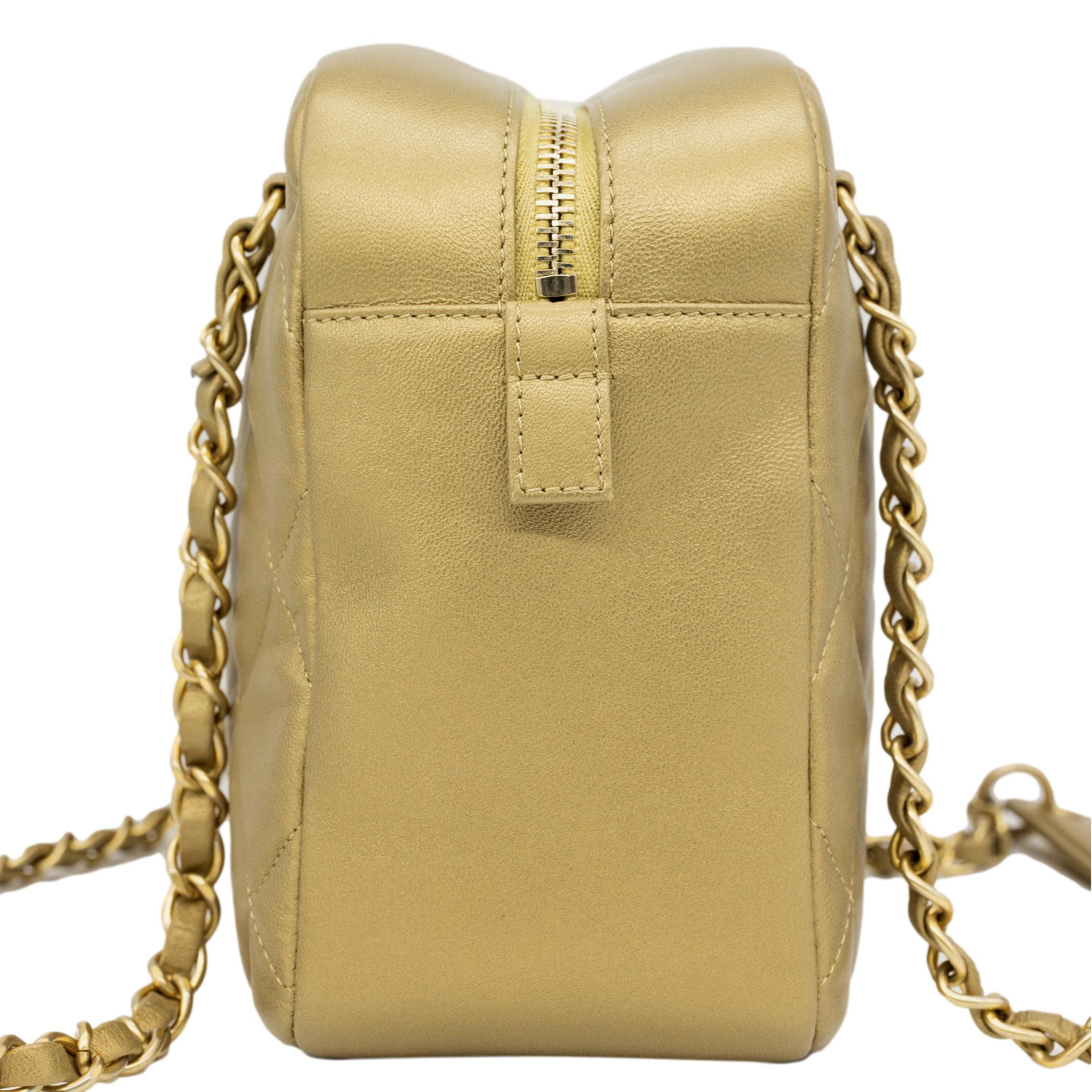 Chanel Diamond Quilted Metallic Gold Lambskin CC Camera Bag, 2014.  2