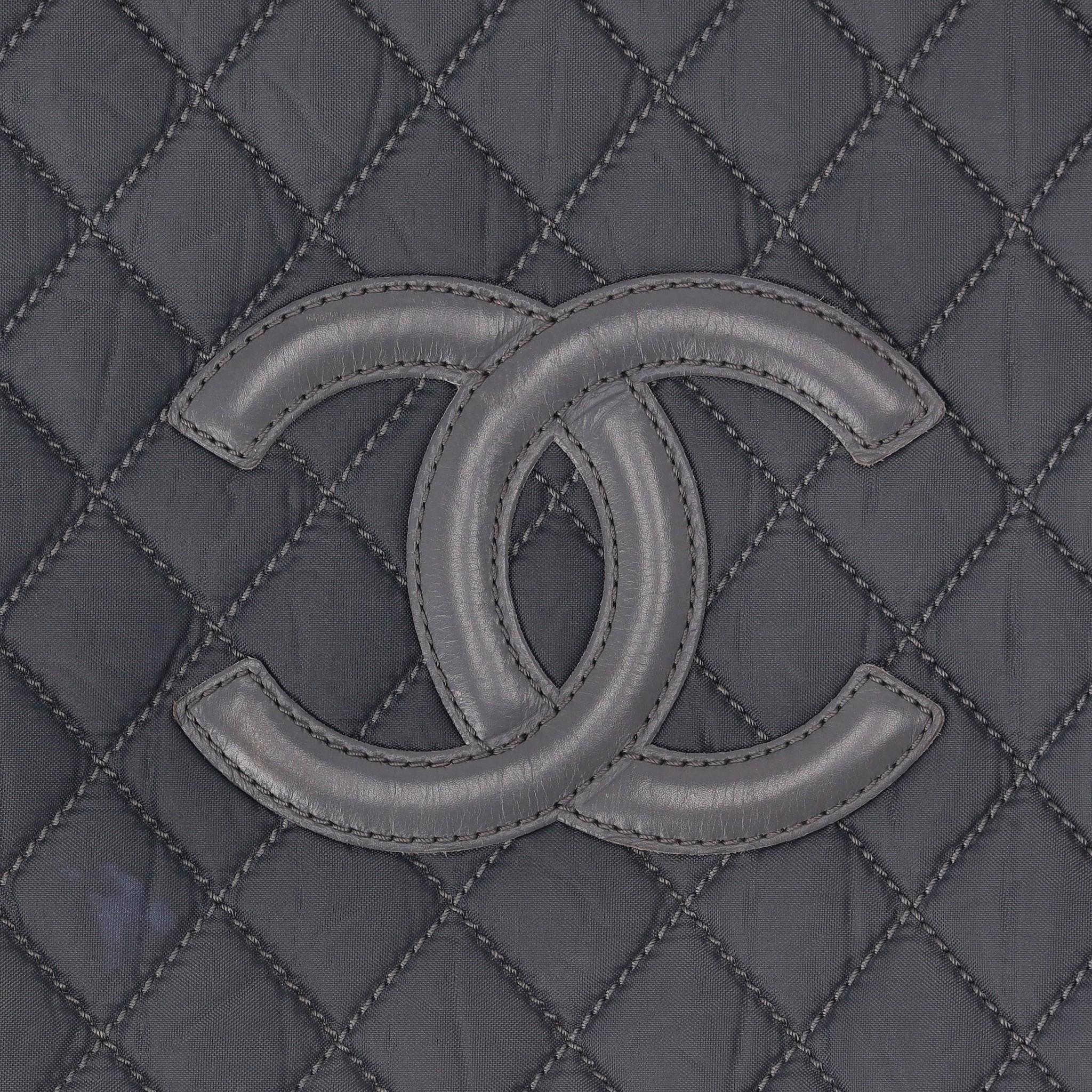 Chanel Diamond Quilted Nylon & Leather 'CC' Trolley Luggage For Sale 3