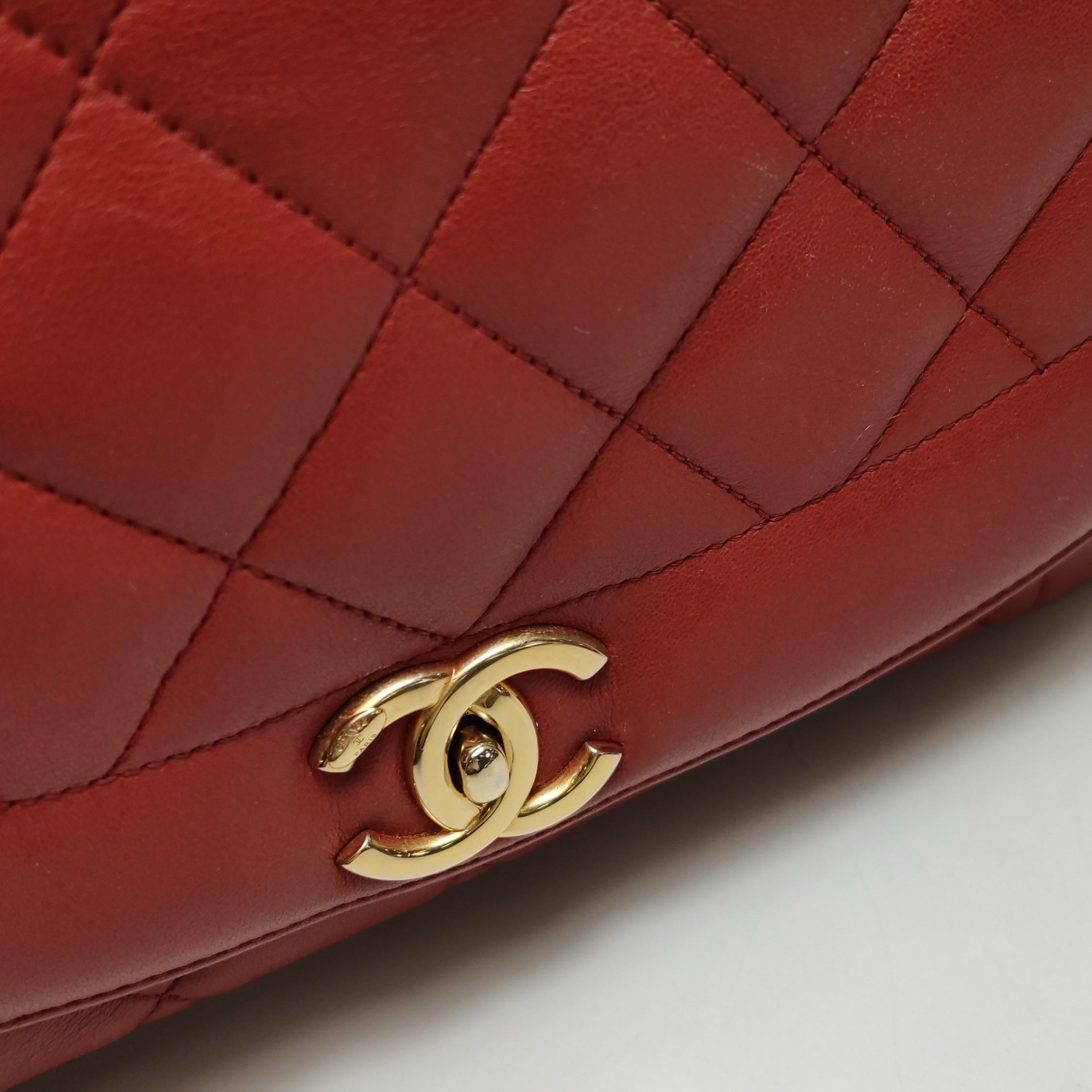 Chanel - Diana CC - Grand sac à rabat en cuir d'agneau rouge 2014-2015 en vente 10
