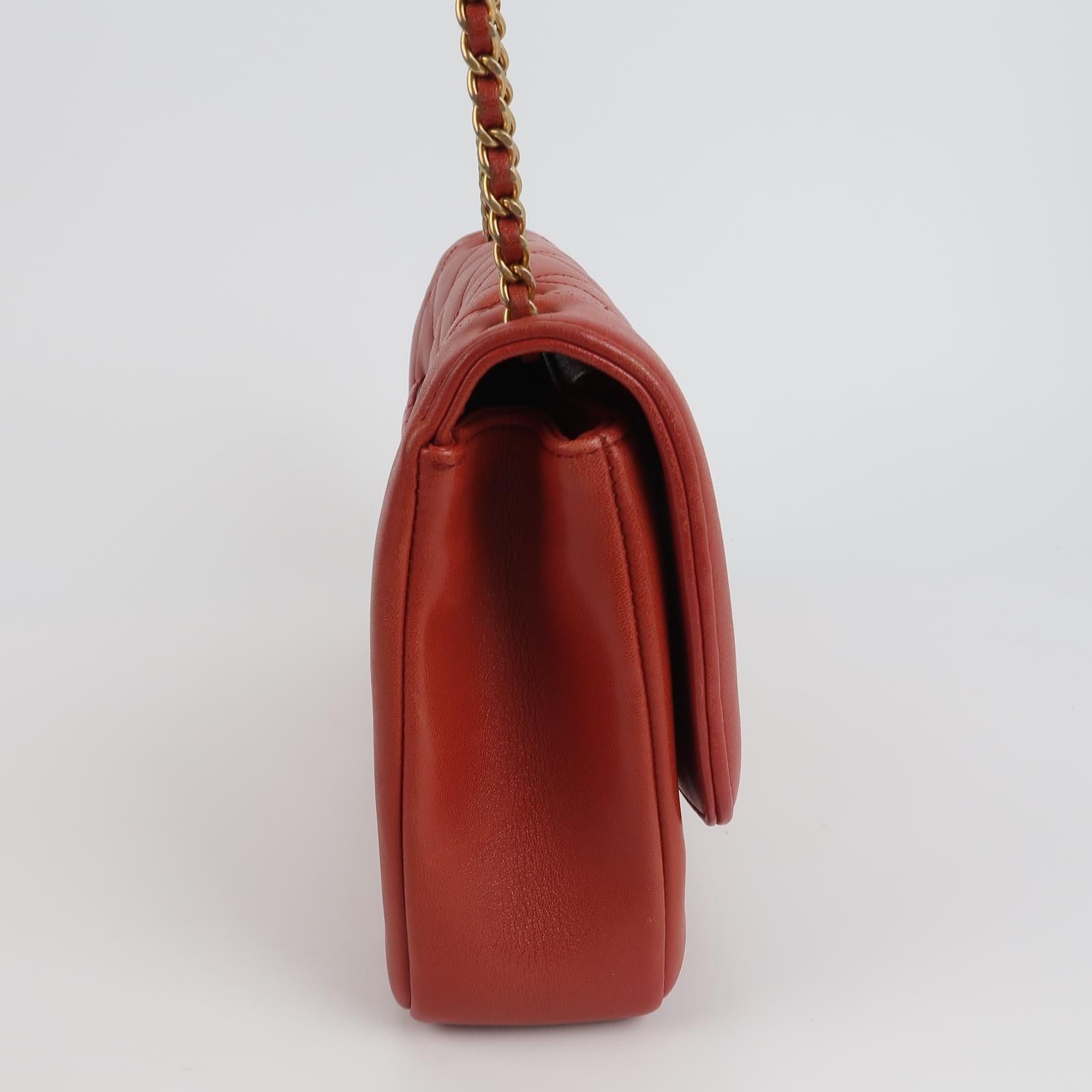 Rouge Chanel - Diana CC - Grand sac à rabat en cuir d'agneau rouge 2014-2015 en vente