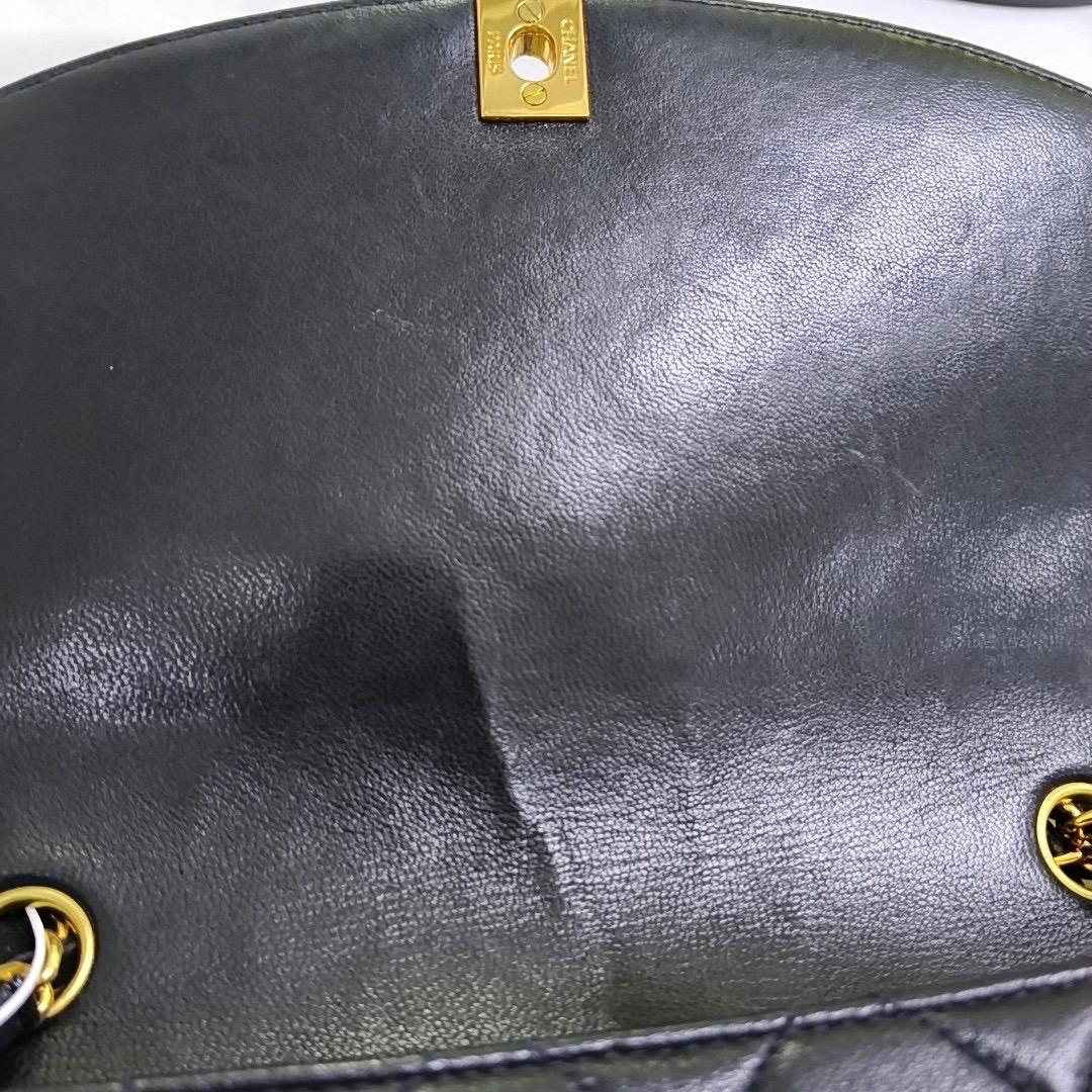 Chanel Diana CC Klappentasche Medium Vintage Schwarzes Lammfell Leder mit 24k Gold HW im Angebot 7
