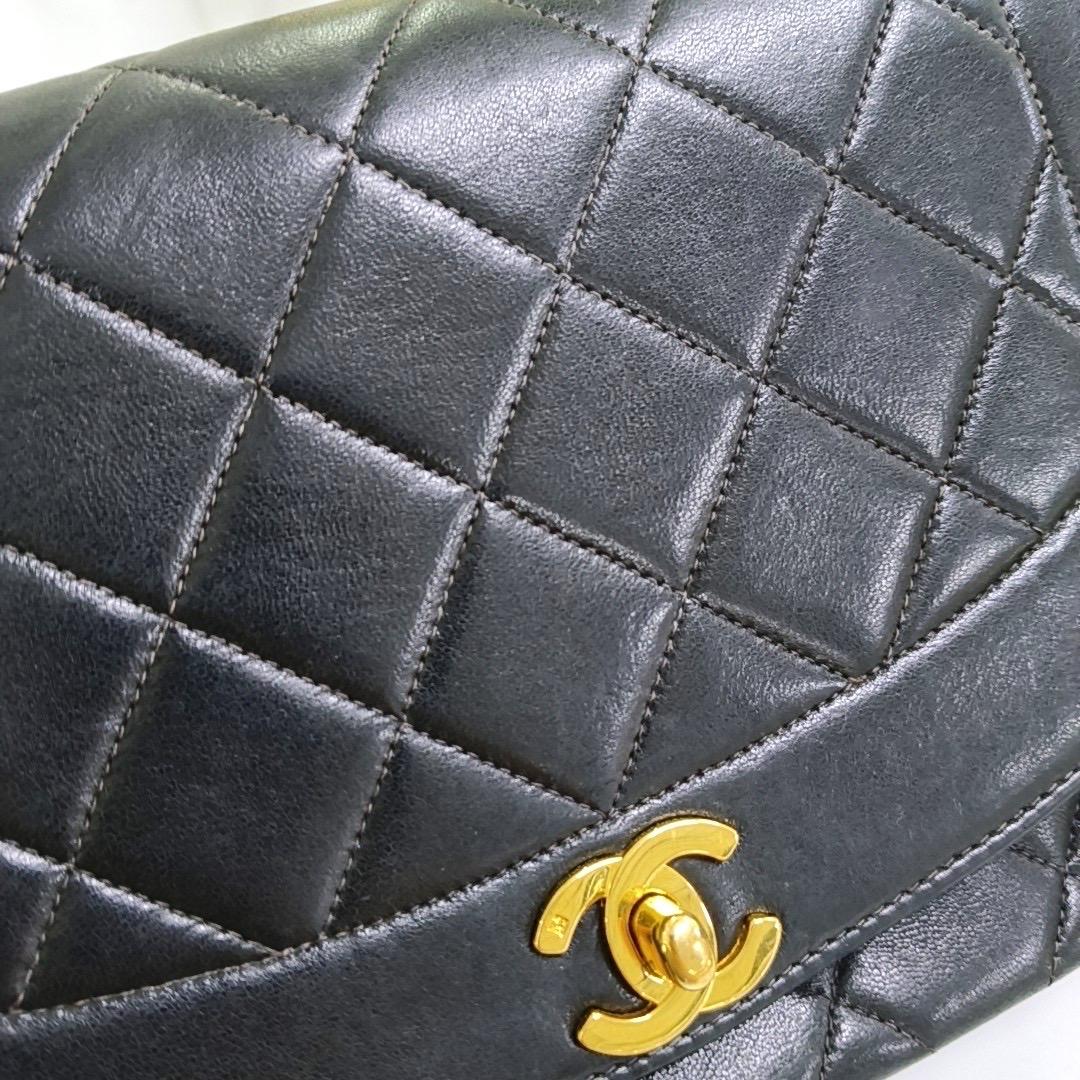 Chanel Diana CC Klappentasche Medium Vintage Schwarzes Lammfell Leder mit 24k Gold HW im Angebot 8