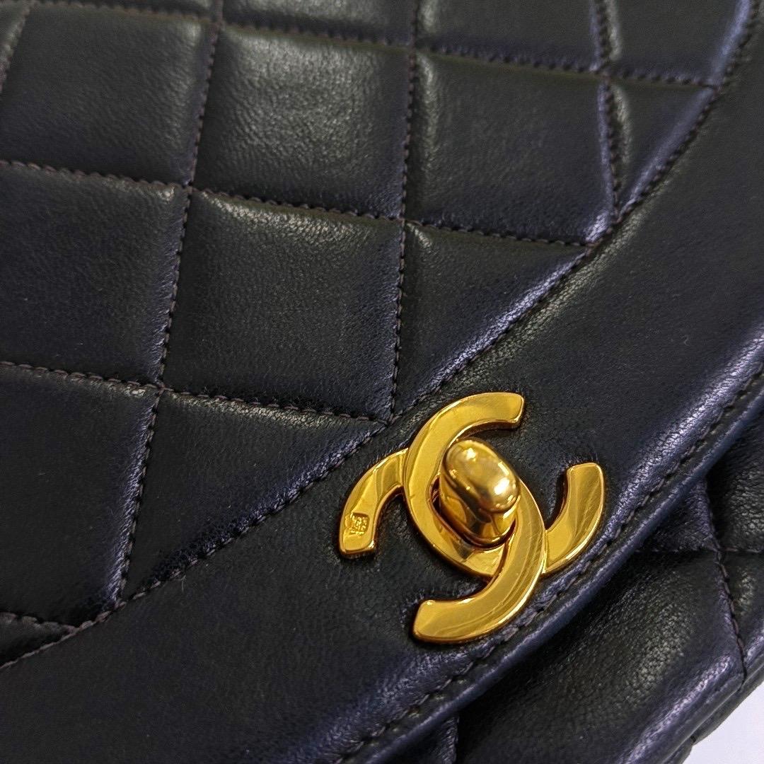 Chanel Diana CC Klappentasche Medium Vintage Schwarzes Lammfell Leder mit 24k Gold HW im Angebot 10