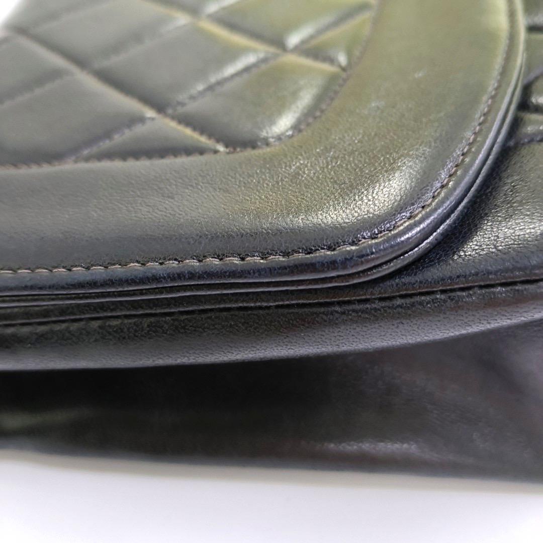 Chanel Diana CC Klappentasche Medium Vintage Schwarzes Lammfell Leder mit 24k Gold HW im Angebot 11