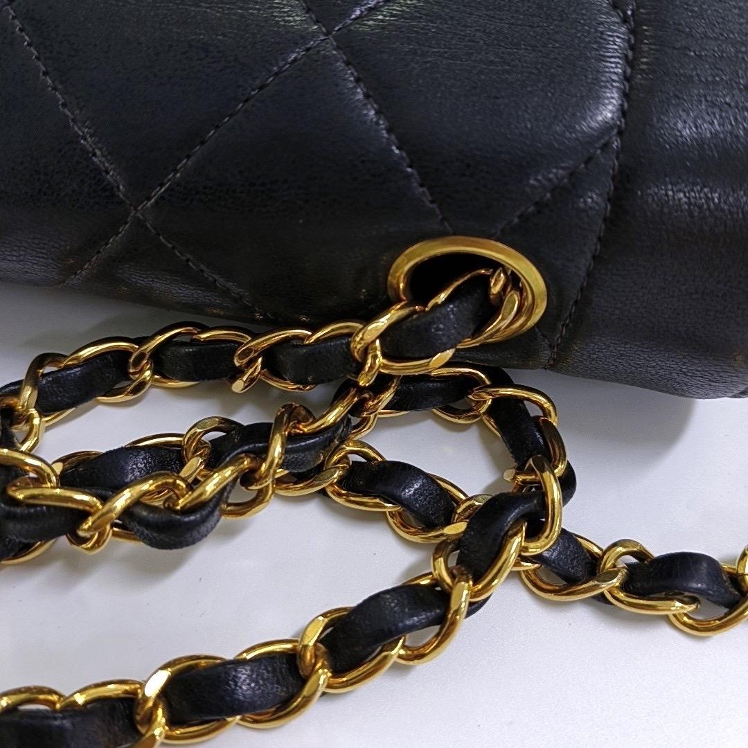 Chanel Diana CC Klappentasche Medium Vintage Schwarzes Lammfell Leder mit 24k Gold HW im Angebot 14