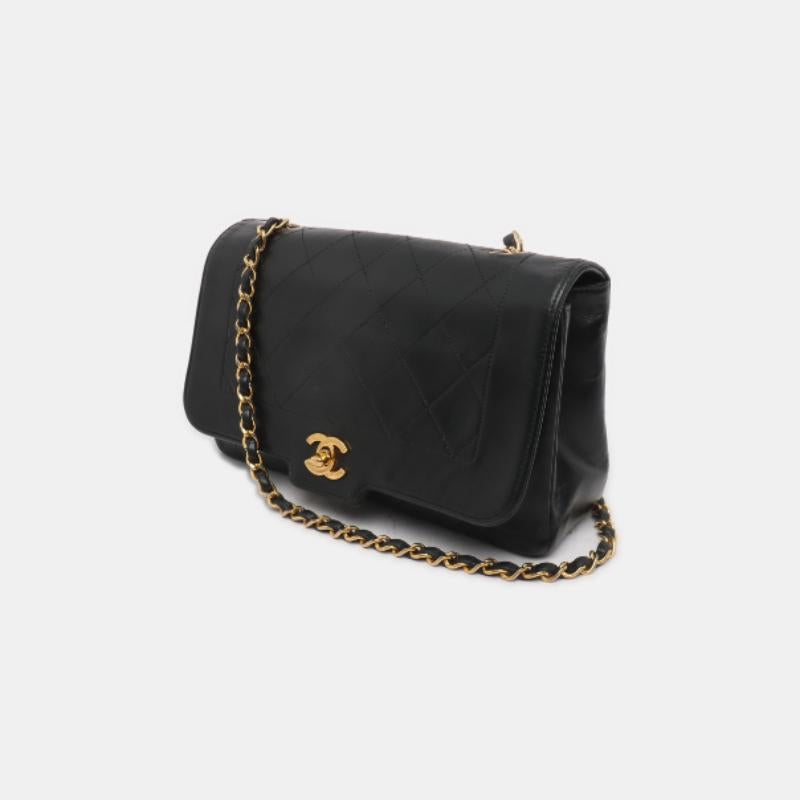 Chanel Diana CC Flap Bag Medium Vintage Black Lambskin Leather with 24k Gold HW In Good Condition In AUBERVILLIERS, FR
