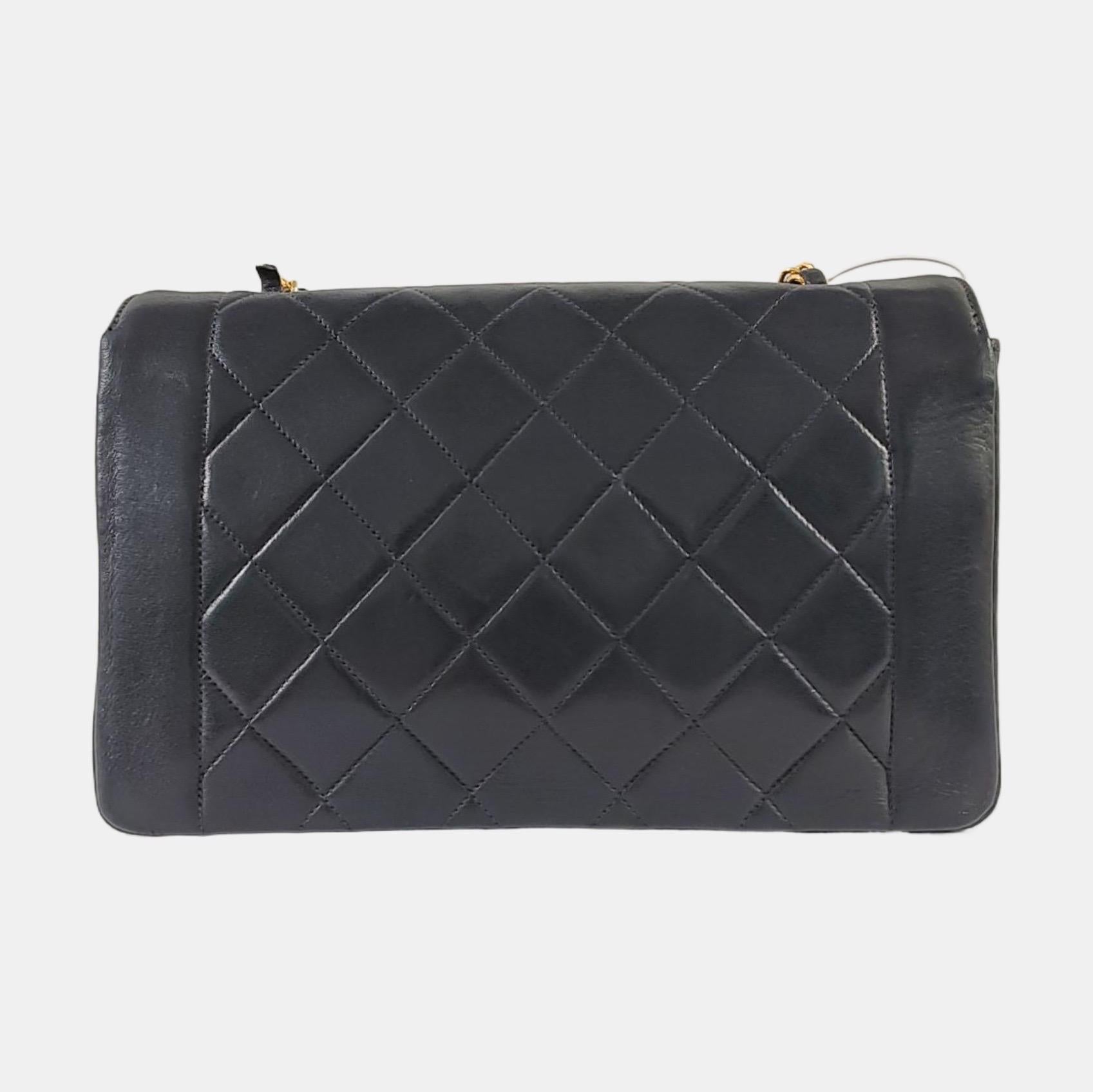 Chanel Diana CC Klappentasche Medium Vintage Schwarzes Lammfell Leder mit 24k Gold HW im Angebot 3