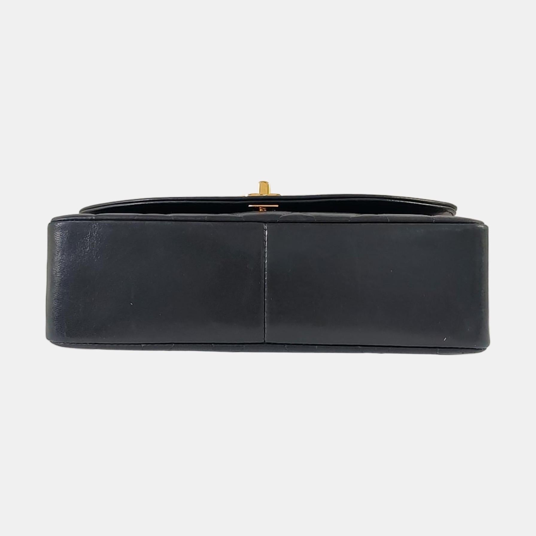 Chanel Diana CC Klappentasche Medium Vintage Schwarzes Lammfell Leder mit 24k Gold HW im Angebot 4