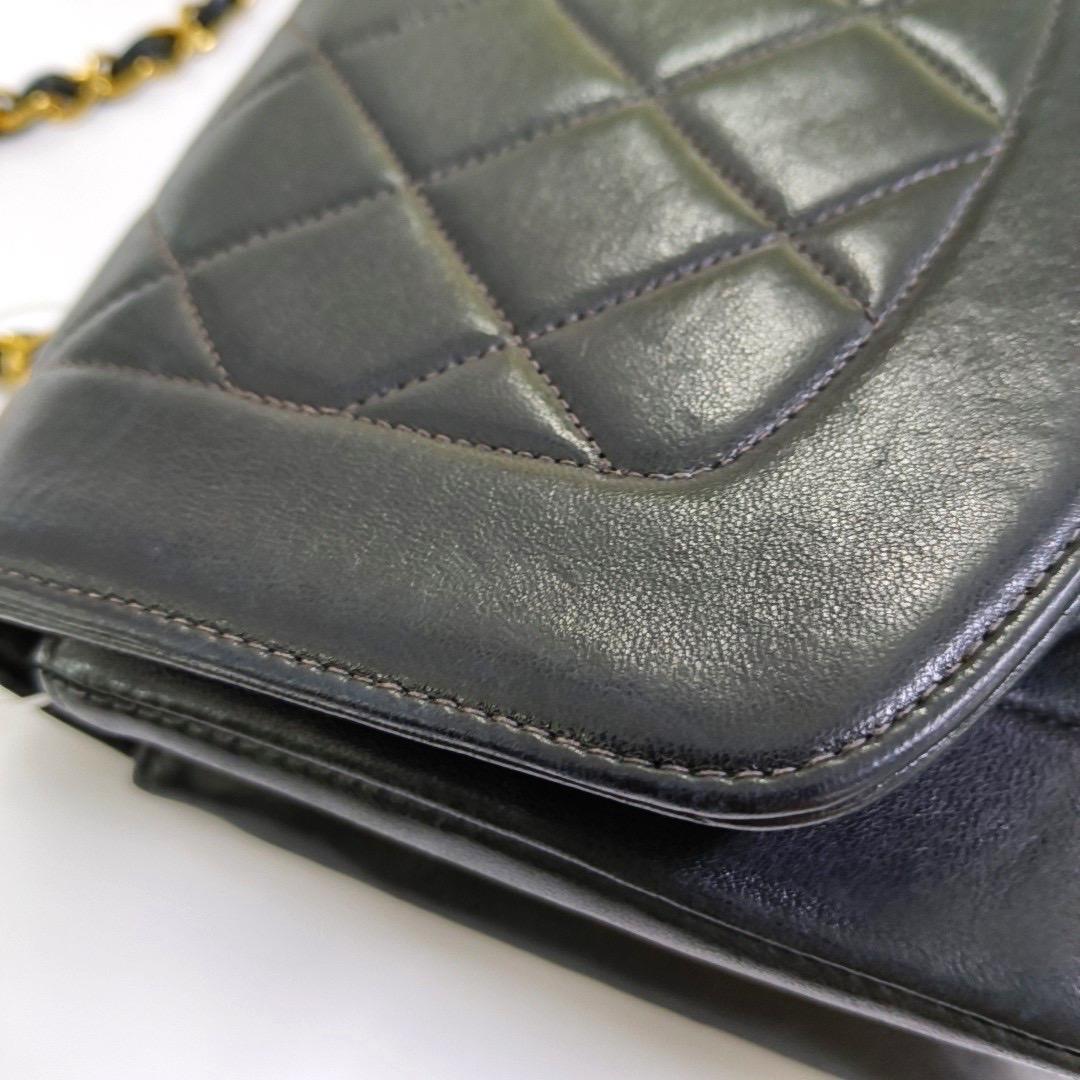 Chanel Diana CC Klappentasche Medium Vintage Schwarzes Lammfell Leder mit 24k Gold HW im Angebot 5