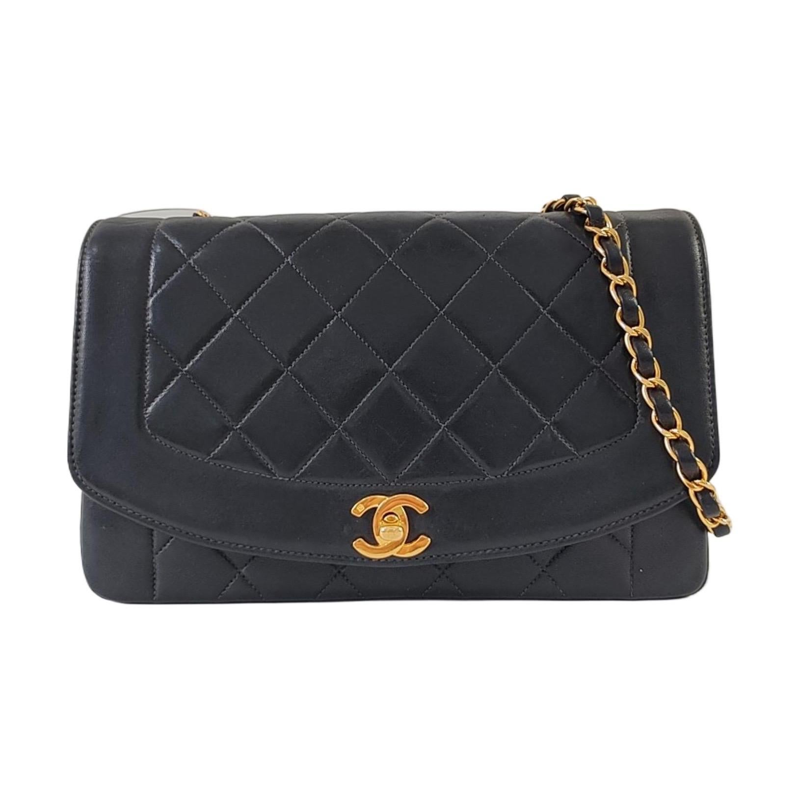 Chanel Diana CC Flap Bag Medium Vintage Cuir d
agneau noir et or 24k HW