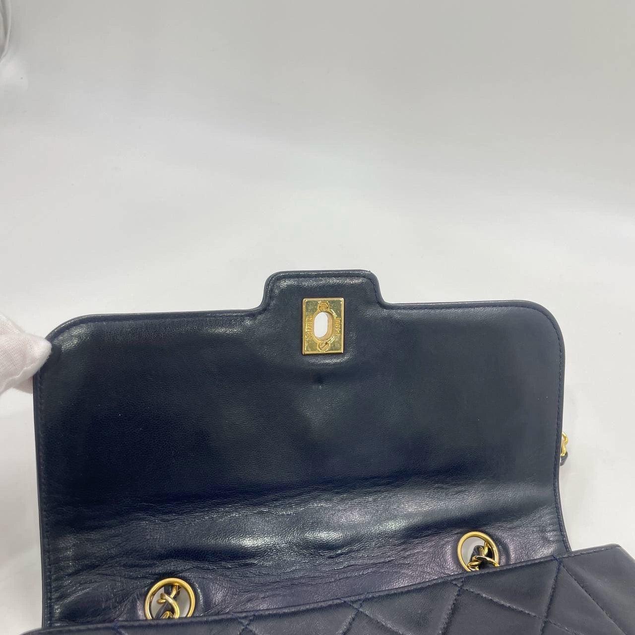 Chanel Diana CC Flap Bag Small Vintage Black Lambskin Leather with 24k Gold HW For Sale 10