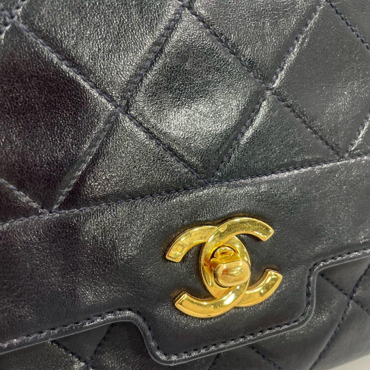 Chanel Diana CC Flap Bag Small Vintage Black Lambskin Leather with 24k Gold HW For Sale 15