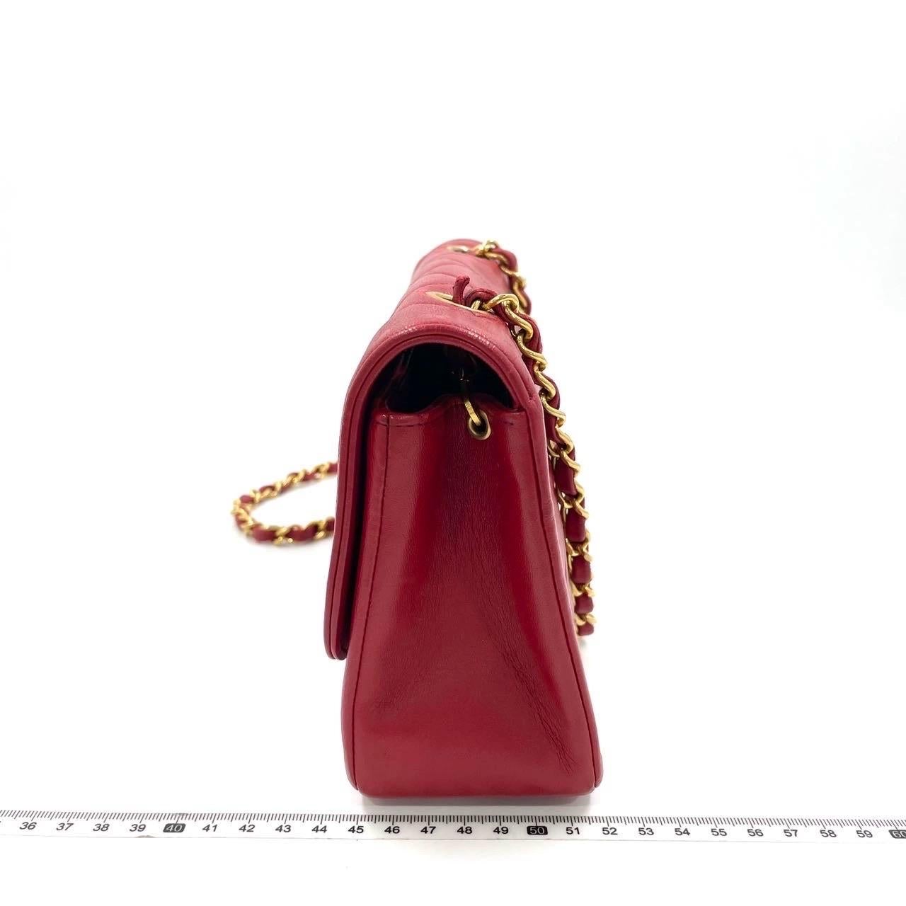 Chanel Diana CC Flap Bag Small Vintage Red Lambskin Leather with 24k Gold HW, 19 In Good Condition In AUBERVILLIERS, FR