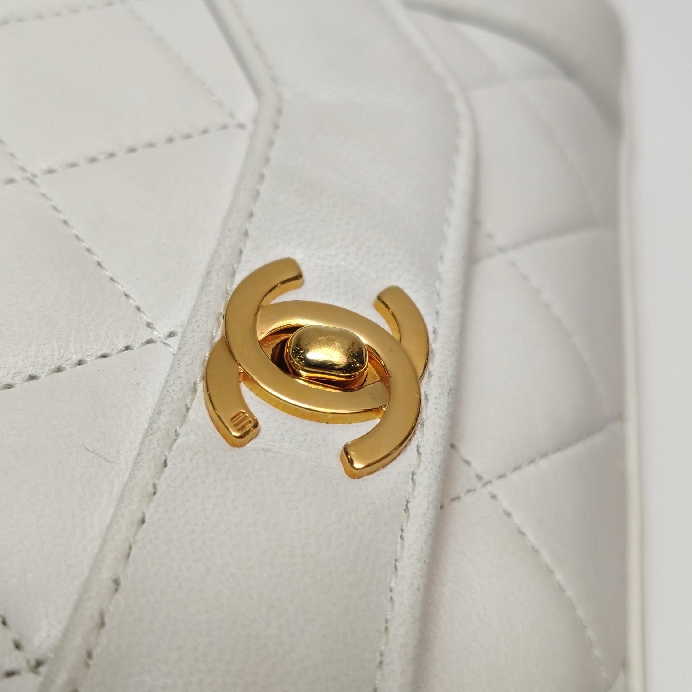 Chanel Diana CC Flap Bag Small Vintage Weißes Lammleder mit 24k Gold HW im Angebot 5