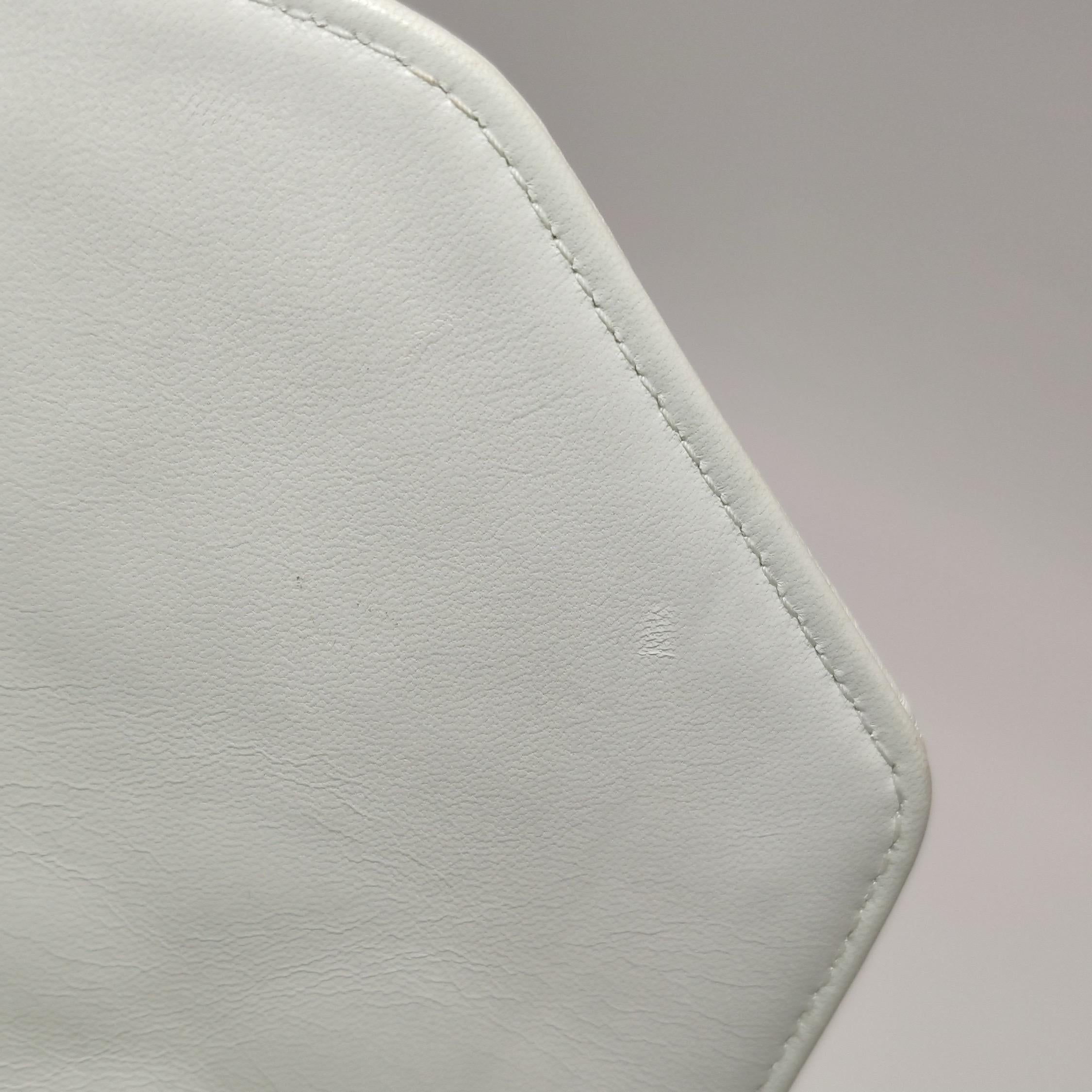 Chanel Diana CC Flap Bag Small Vintage Weißes Lammleder mit 24k Gold HW im Angebot 6