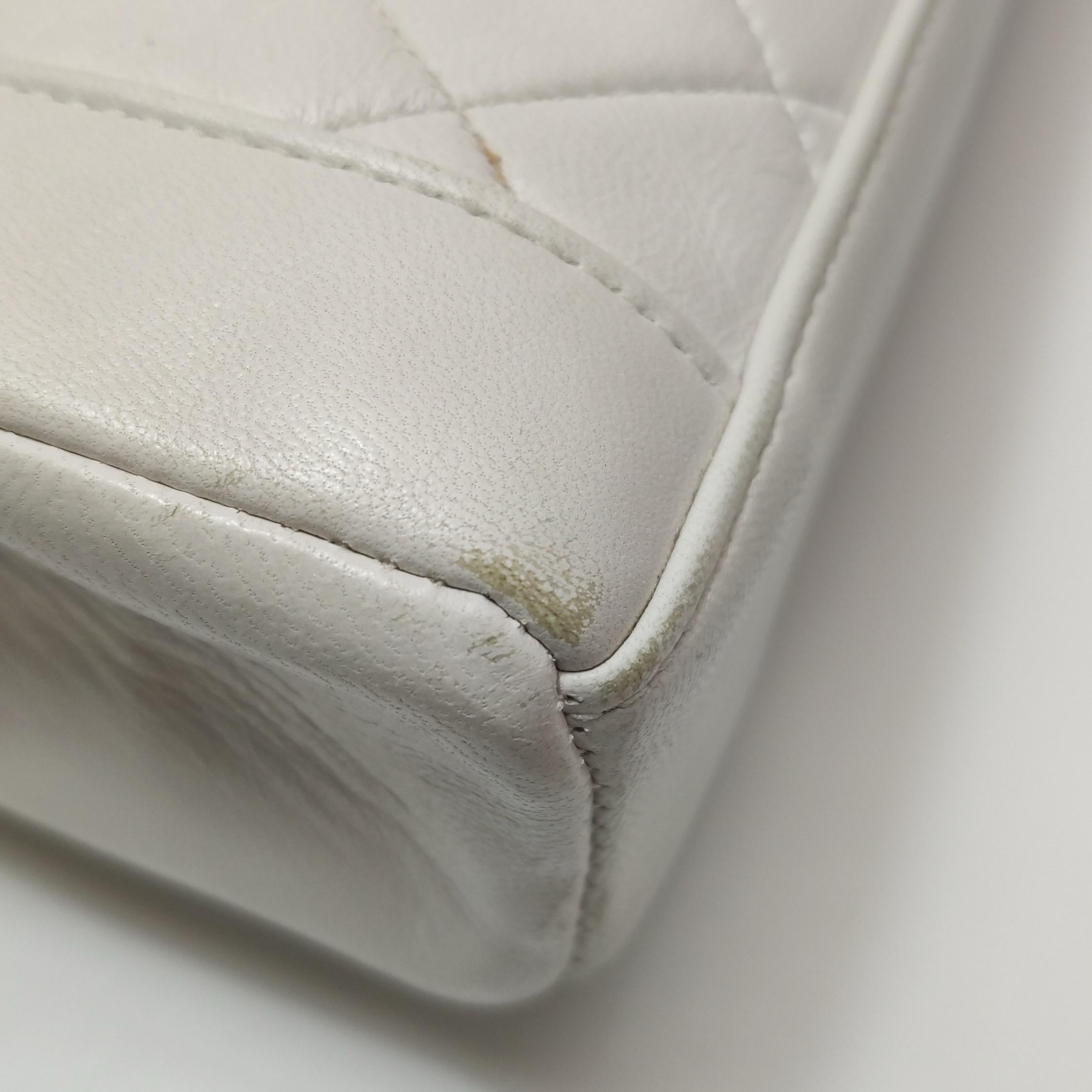 Chanel Diana CC Flap Bag Small Vintage Weißes Lammleder mit 24k Gold HW im Angebot 8