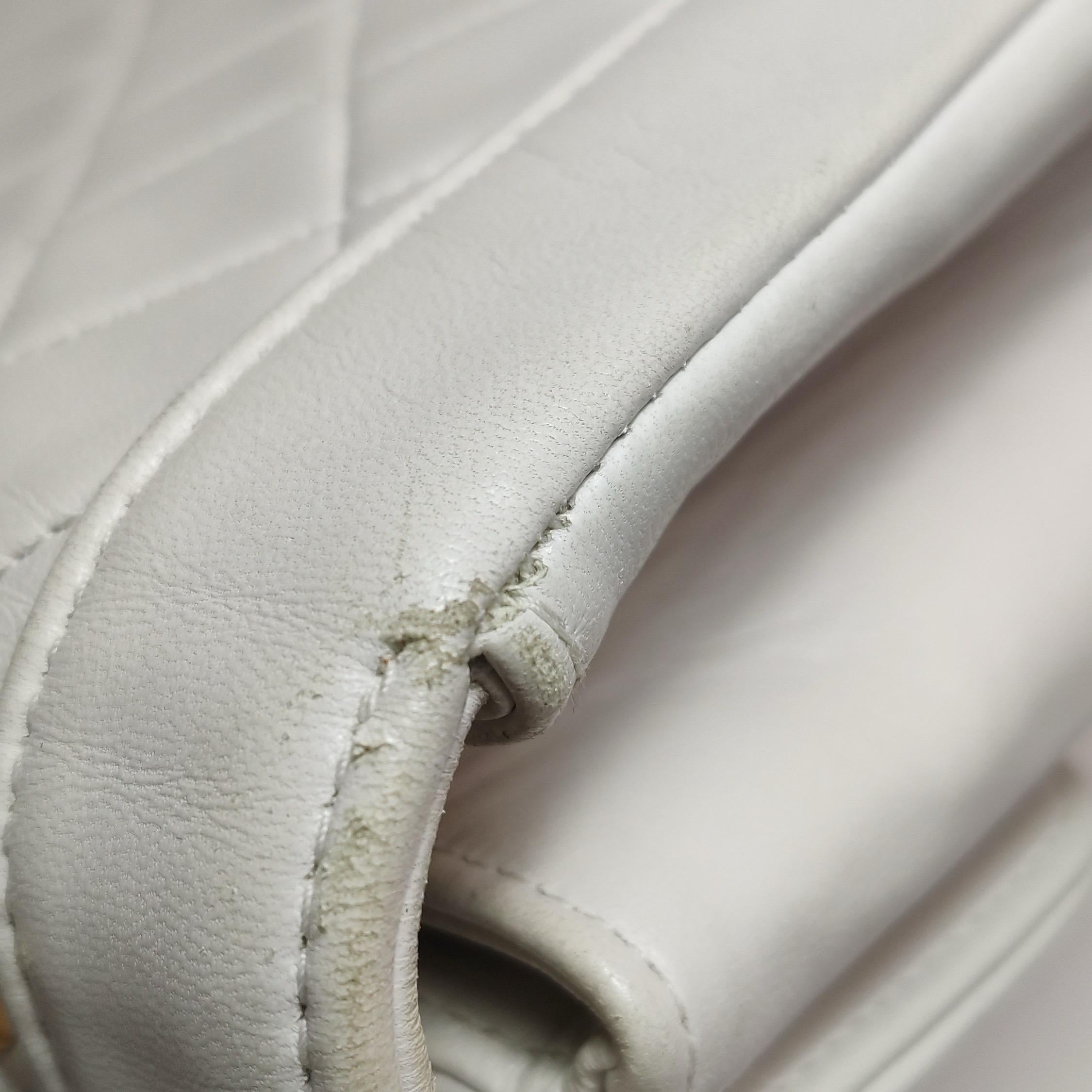 Chanel Diana CC Flap Bag Small Vintage Weißes Lammleder mit 24k Gold HW im Angebot 12