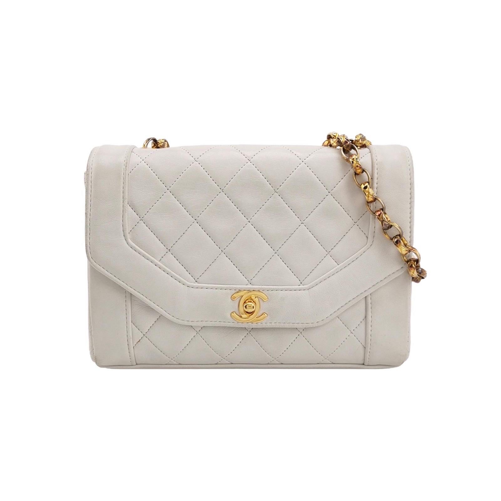 Chanel Diana CC Flap Bag Small Vintage in pelle d'agnello bianca e oro 24k HW