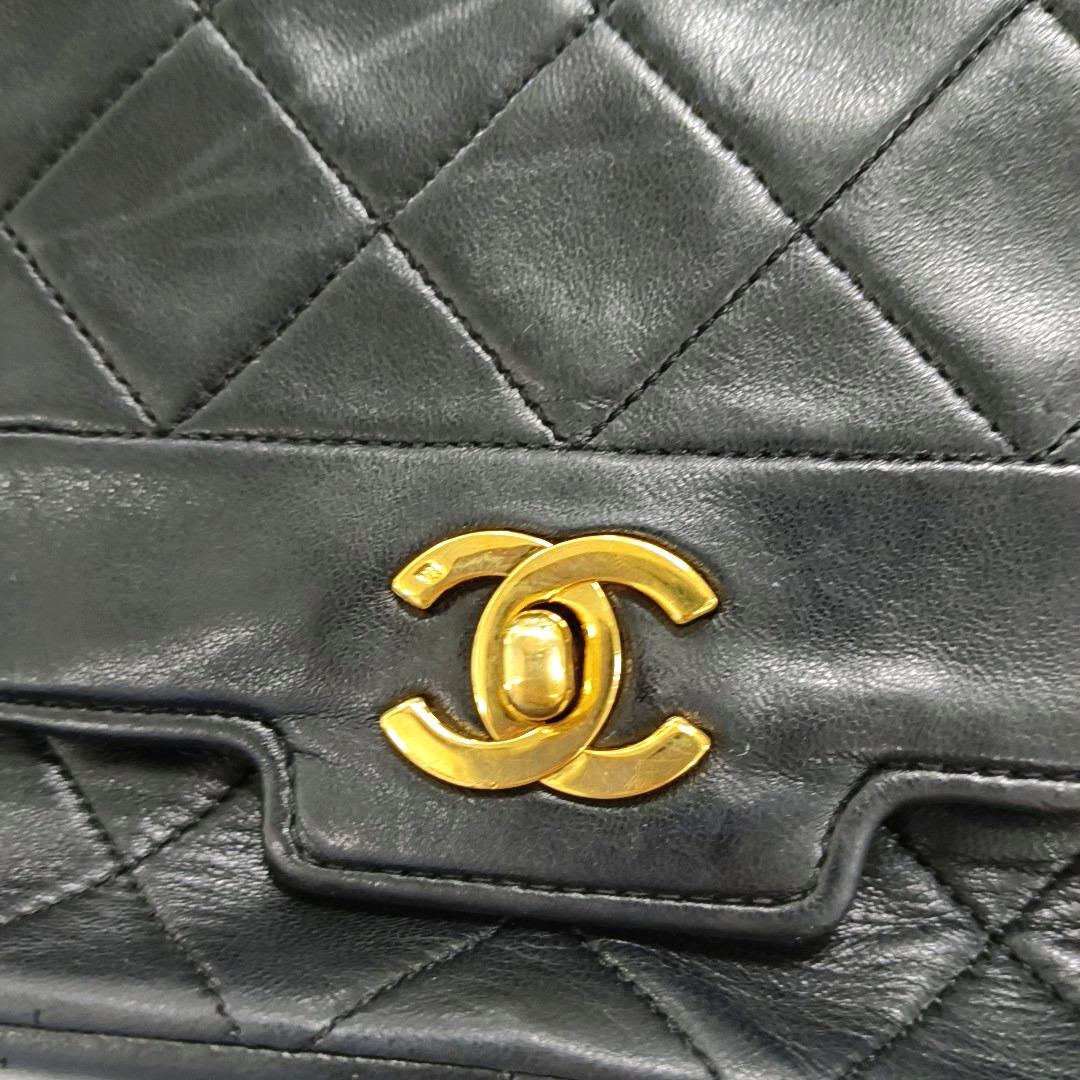 Chanel Diana CC Flap Bag Vintage Black Lambskin Leather with 24k Gold HW, 1989 For Sale 8
