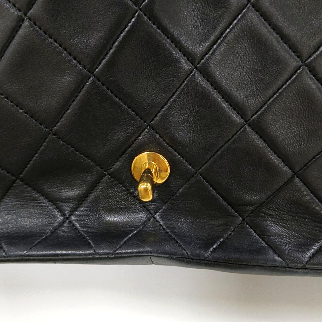 Chanel Diana CC Flap Bag Vintage Black Lambskin Leather with 24k Gold HW, 1989 For Sale 4