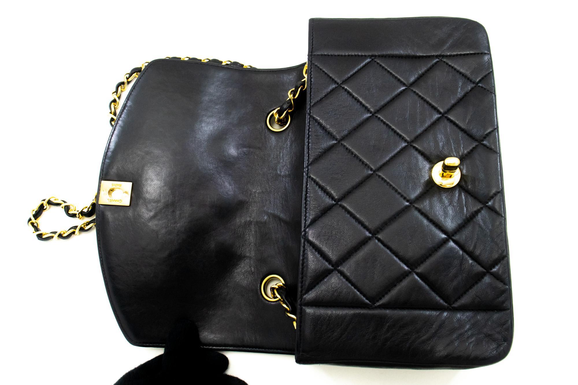 CHANEL Diana Borsa a tracolla con patta a catena in pelle d'agnello trapuntata nera in vendita 5