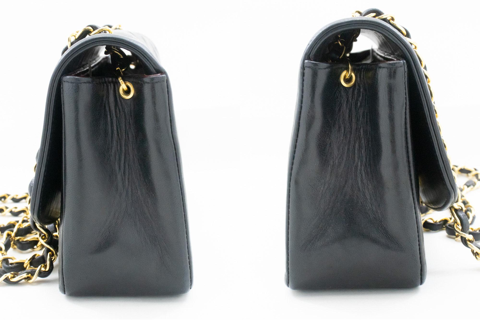 Donna CHANEL Diana Borsa a tracolla con patta a catena in pelle d'agnello trapuntata nera in vendita