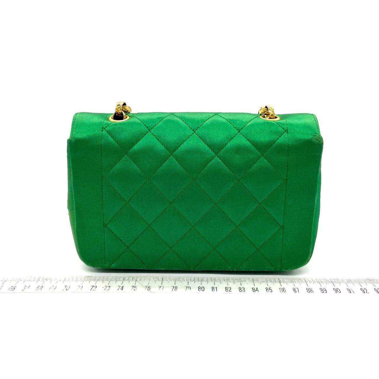Chanel Diana Flap Bag 1990 Mini Green Silk Satin Bijou Chain In Good Condition In AUBERVILLIERS, FR