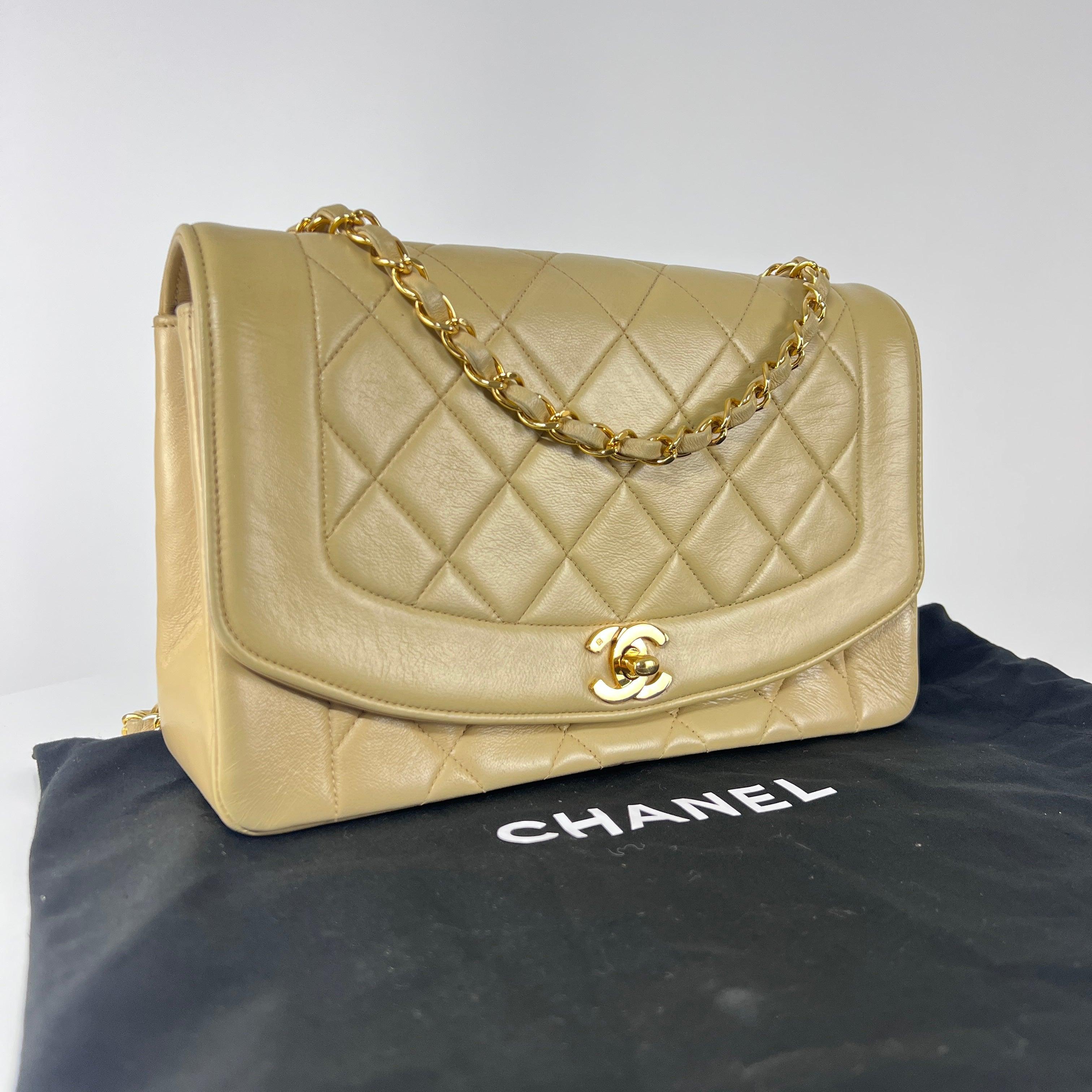 Chanel Diana Flap Bag Beige Pelle d'agnello Collezione anni '90 in vendita 7