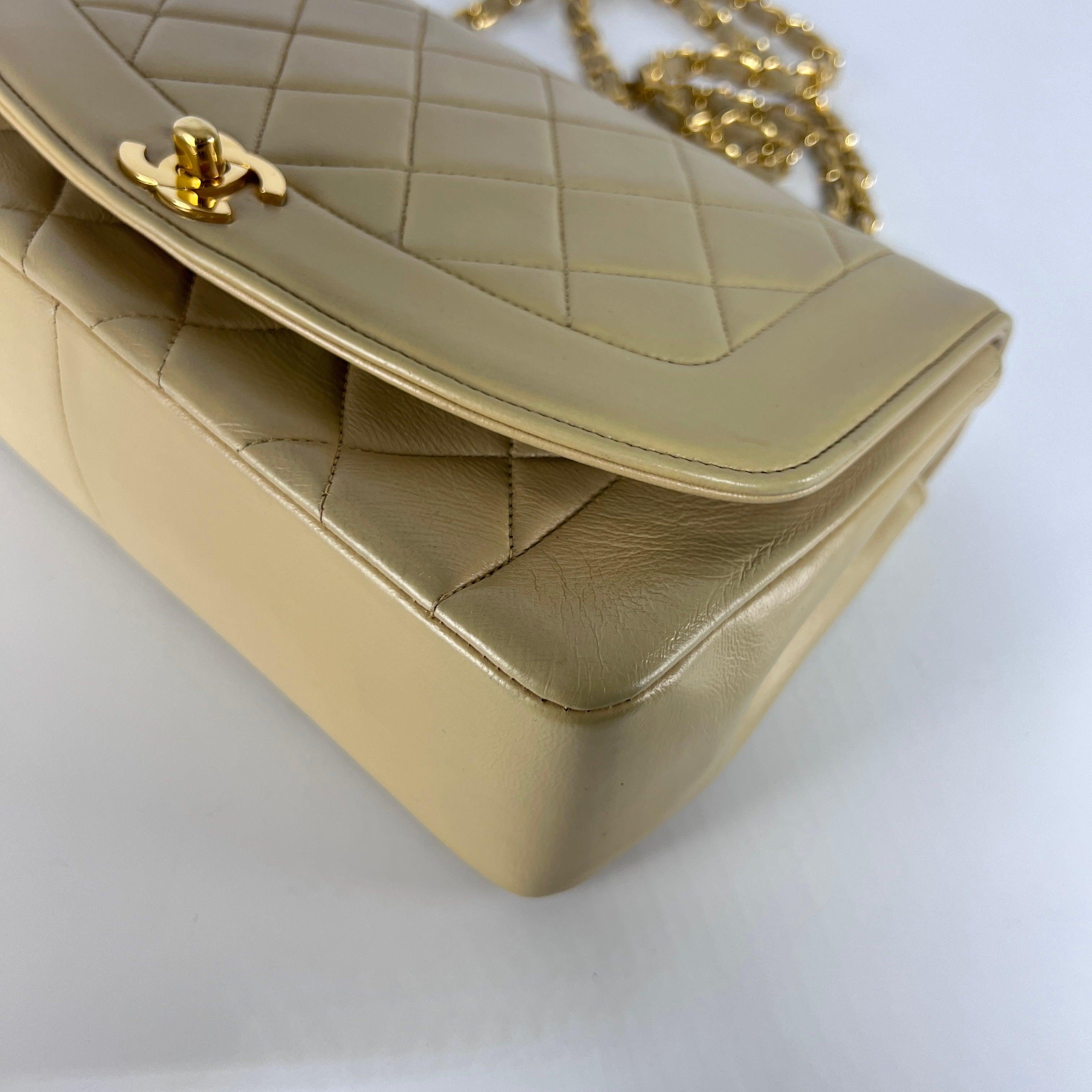 Chanel Diana Flap Bag Beige Pelle d'agnello Collezione anni '90 in vendita 1