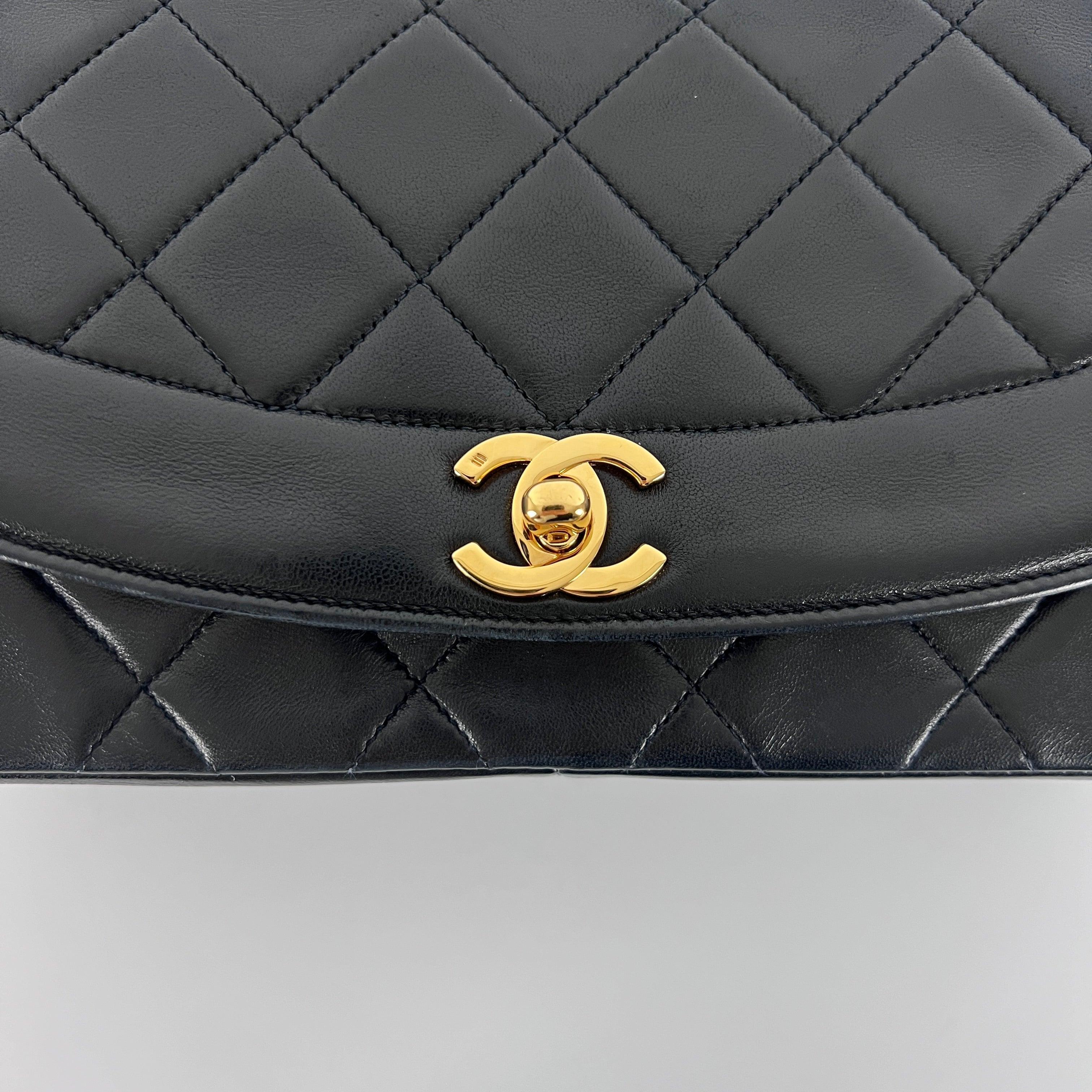 Chanel Diana Flap Bag Pelle d'agnello nera - Collezione 1991-1994 in vendita 4