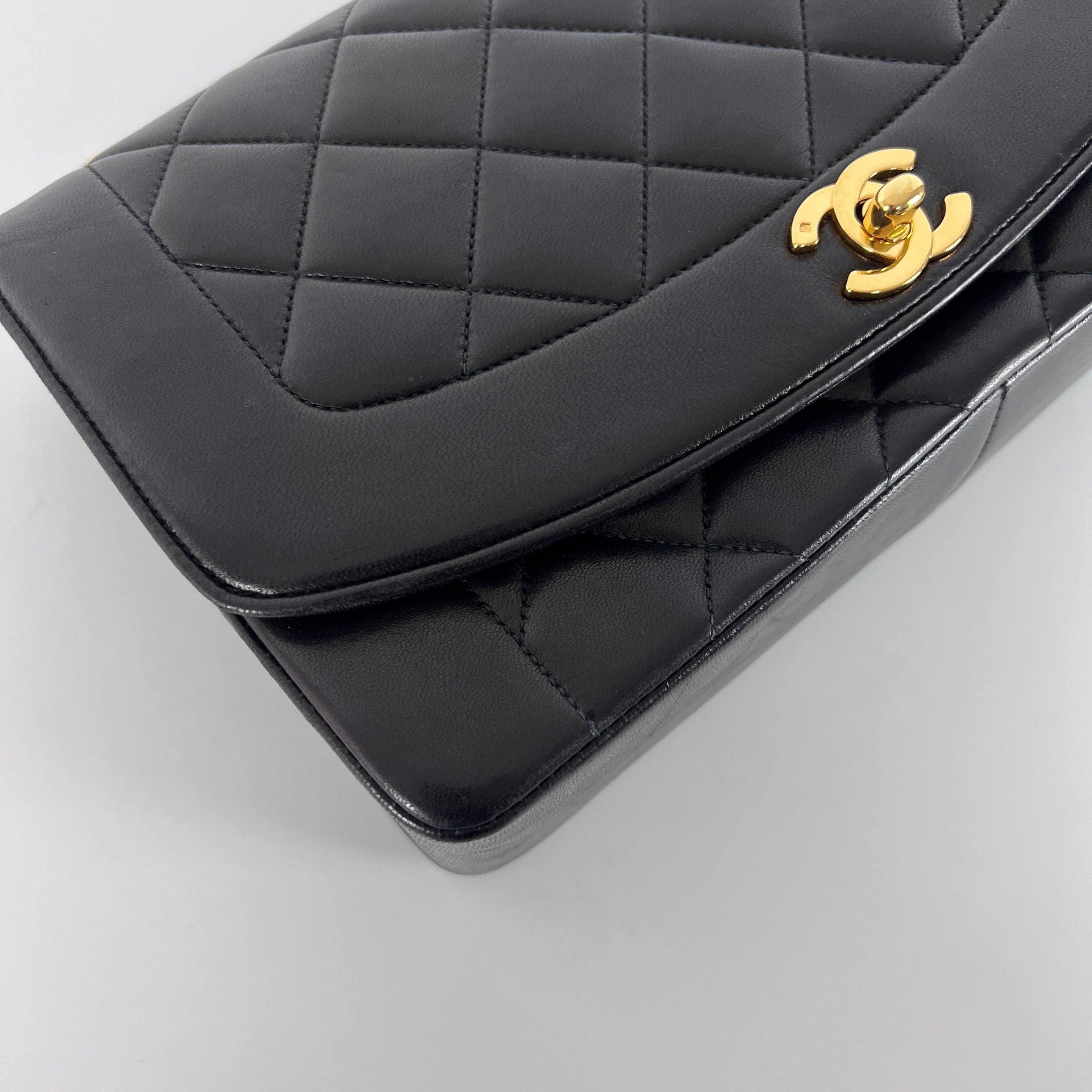 Chanel Diana Flap Bag Pelle d'agnello nera Collezione primi anni '90 in vendita 5