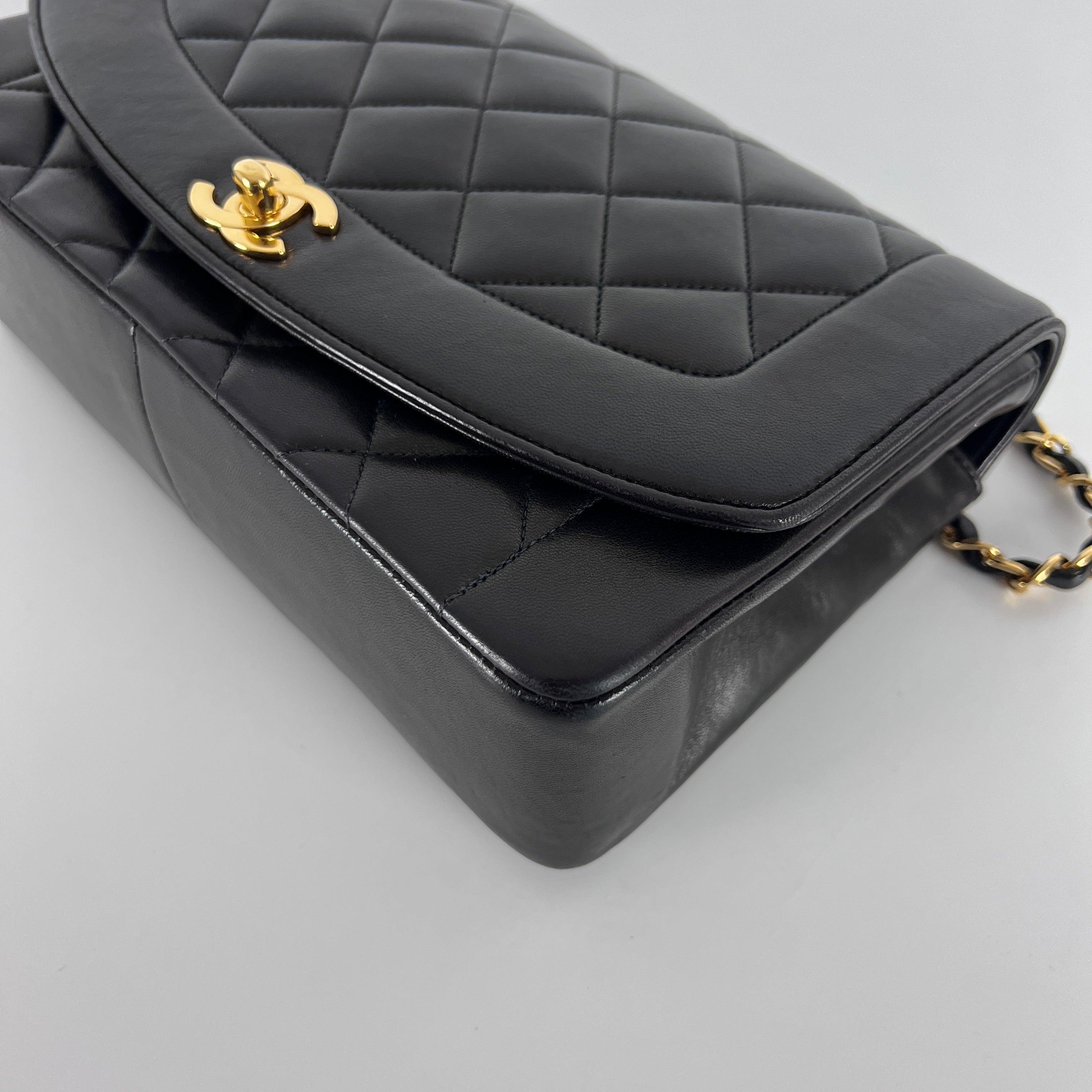 Chanel Diana Flap Bag Pelle d'agnello nera Collezione primi anni '90 in vendita 6