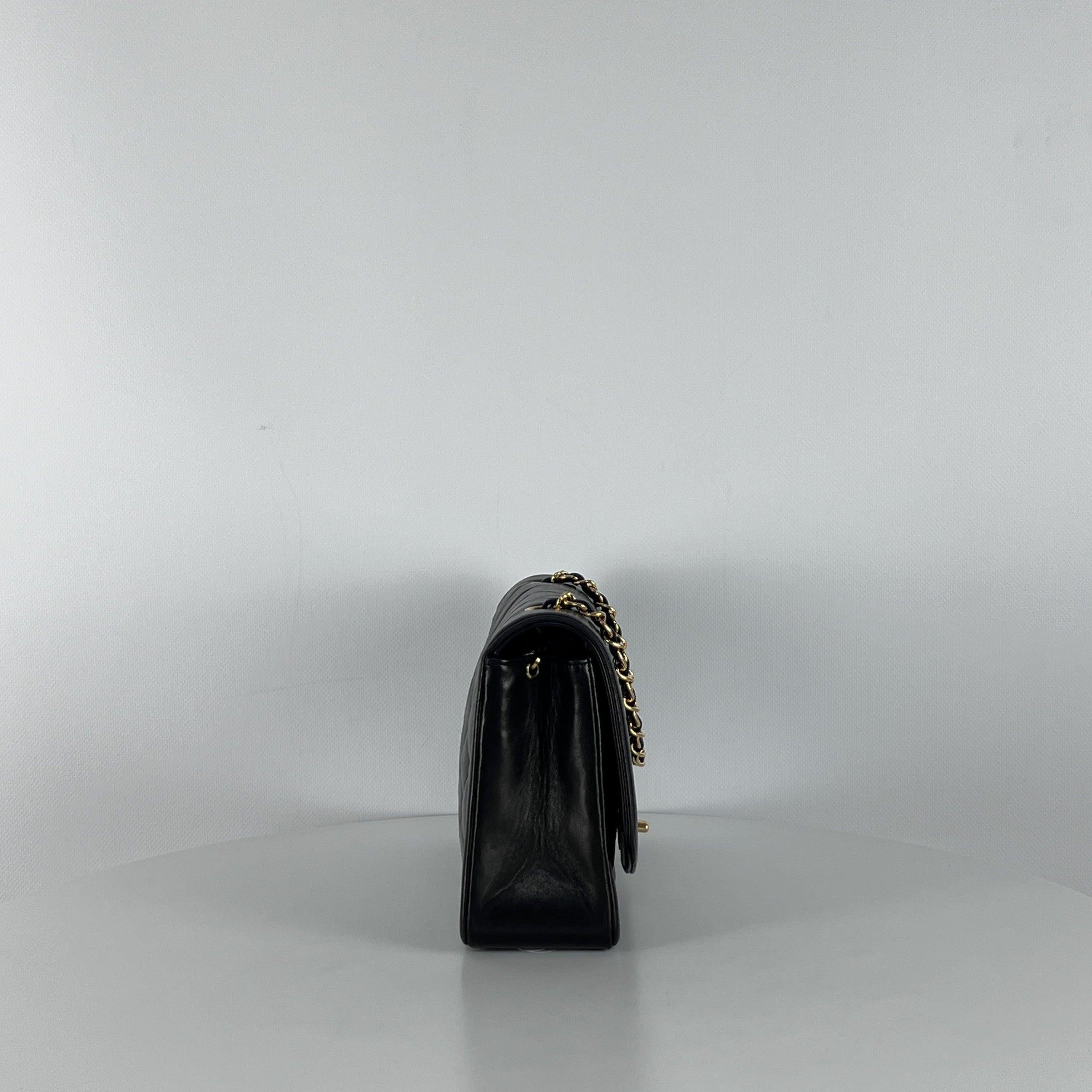 Chanel Diana Flap Bag Pelle d'agnello nera Collezione primi anni '90 in vendita 1