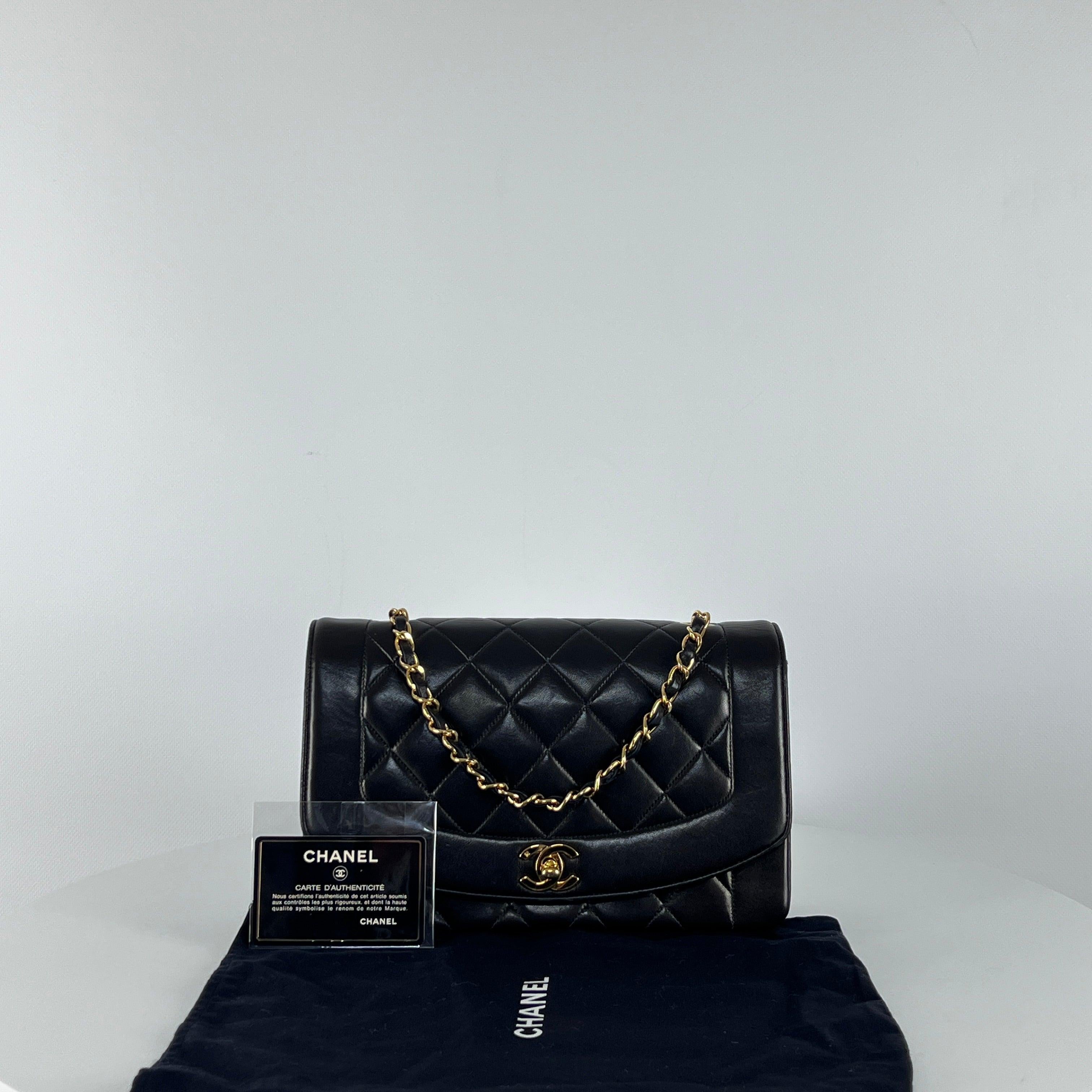 Chanel Diana Flap Bag Pelle d'agnello nera Collezione primi anni '90 in vendita 3