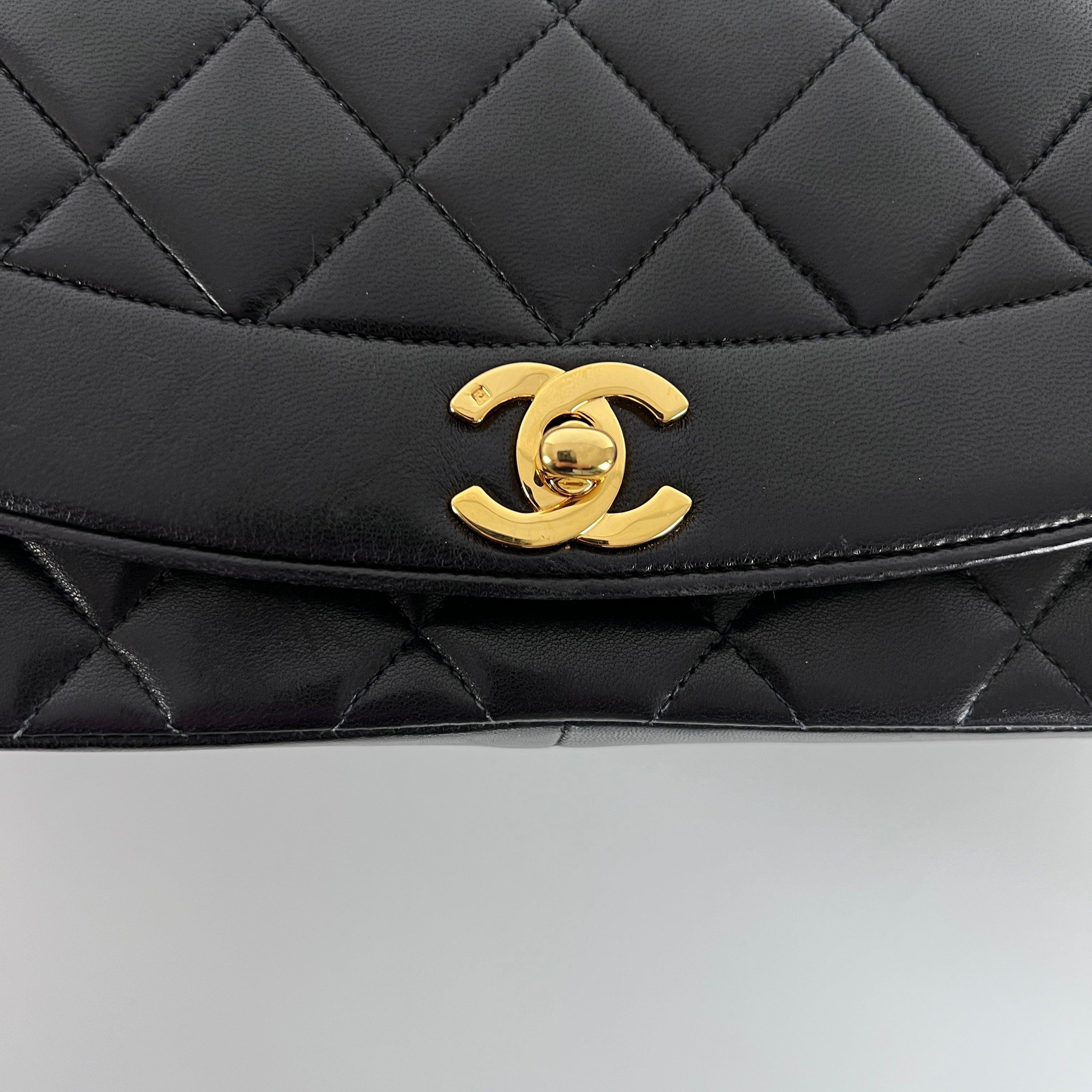 Chanel Diana Flap Bag Pelle d'agnello nera Collezione primi anni '90 in vendita 4