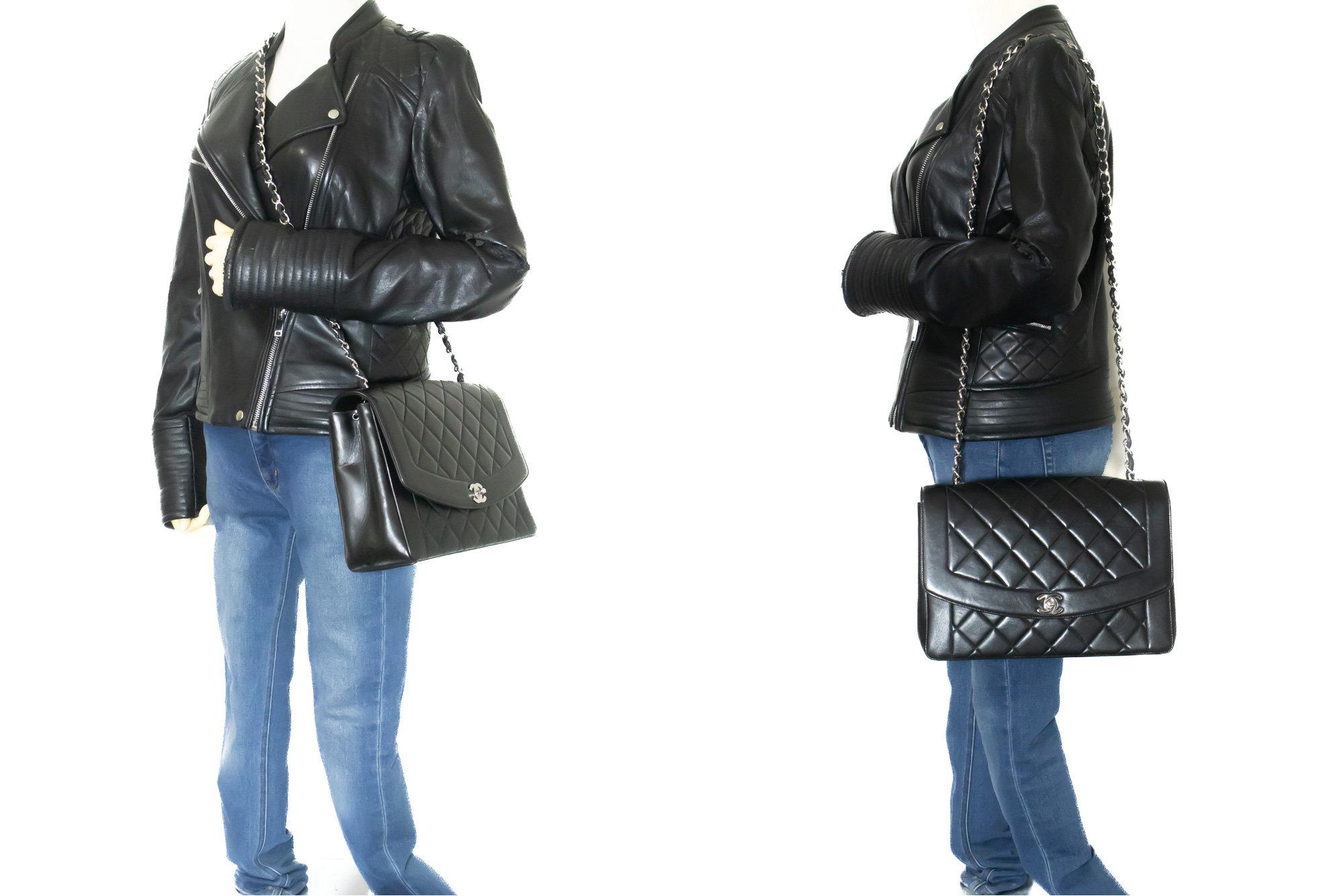 CHANEL Diana Flap Large Silver Chain Shoulder Bag Black Quilted en vente 7