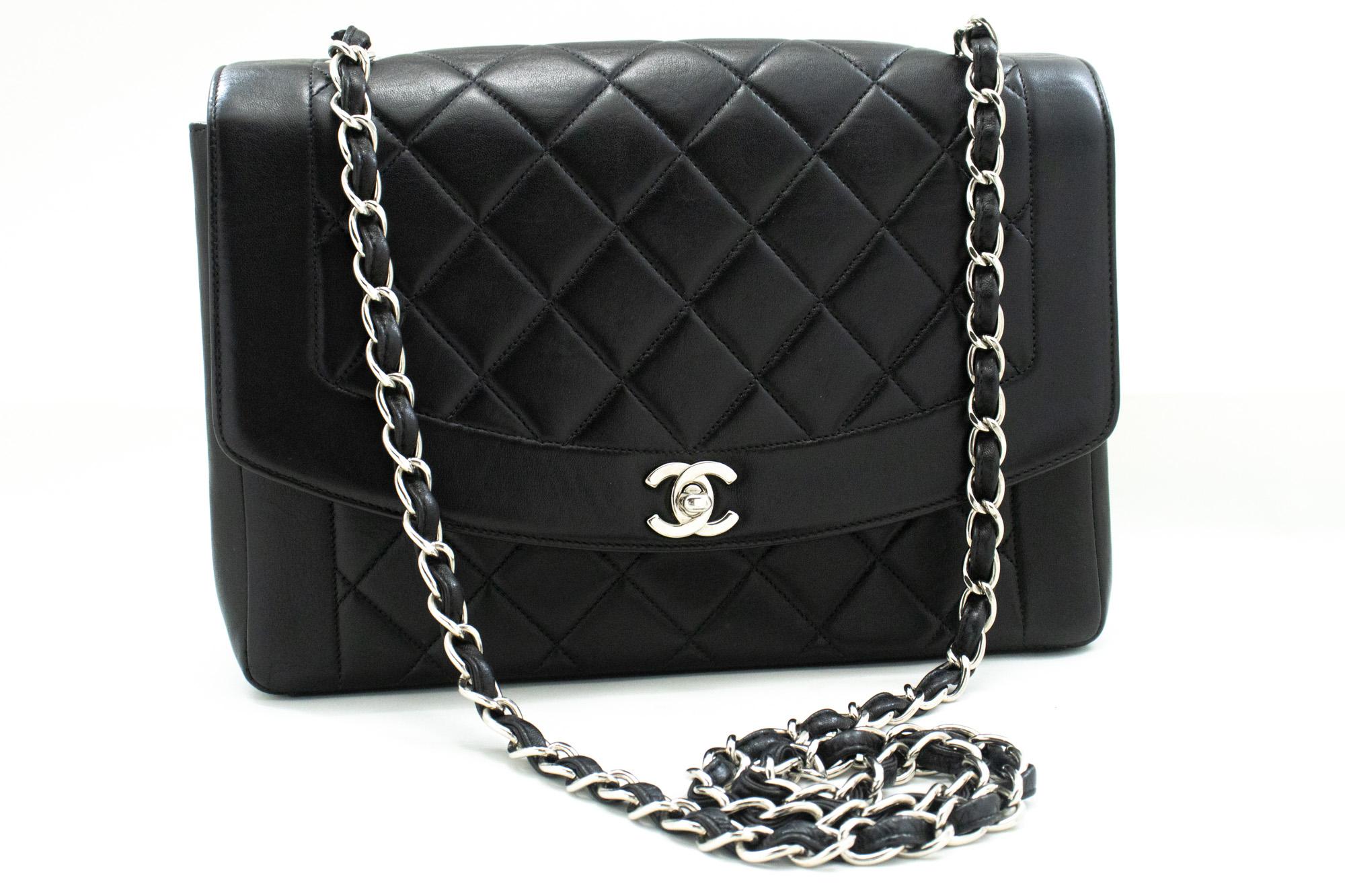 An authentic CHANEL Diana Flap Large Silver Chain Shoulder Bag Black Quilted. The color is Black. The outside material is Leather. The pattern is Solid. This item is Vintage / Classic. The year of manufacture would be 1996-1997.
Conditions &