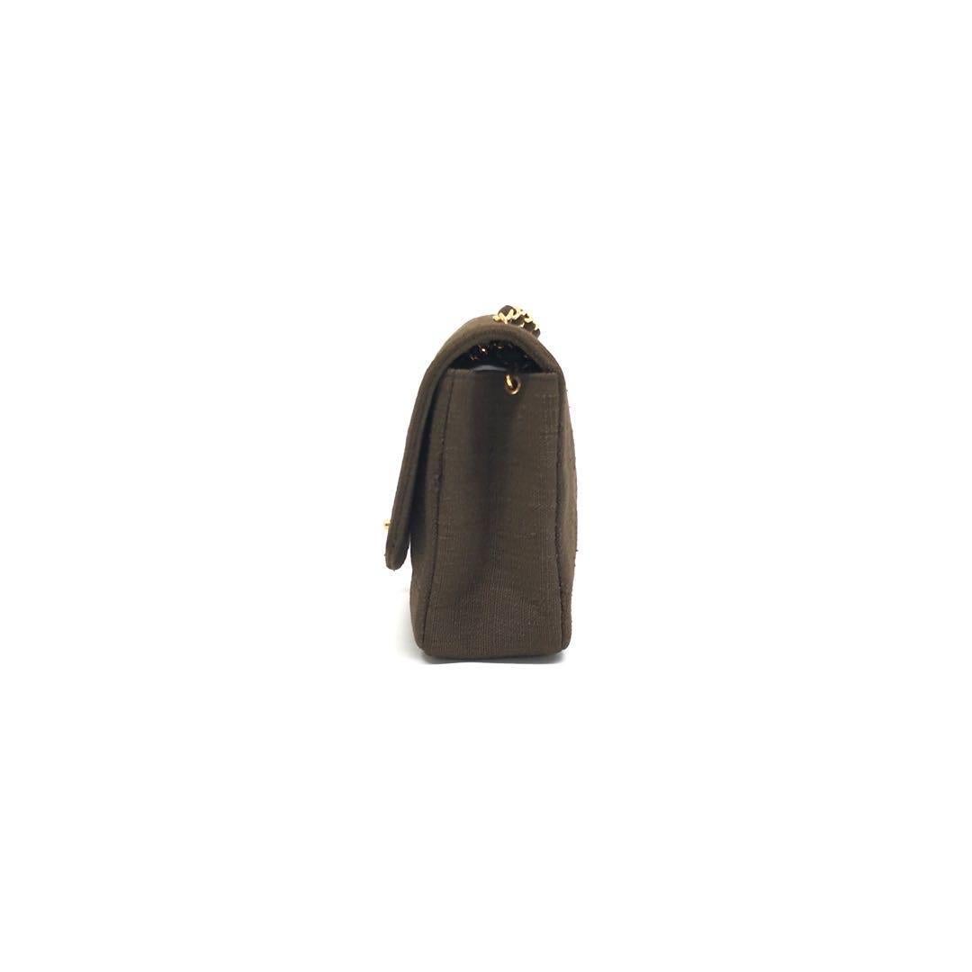 Noir Chanel Diana Medium Brown Tissu à rabat unique avec HW plaqué or 24 carats en vente