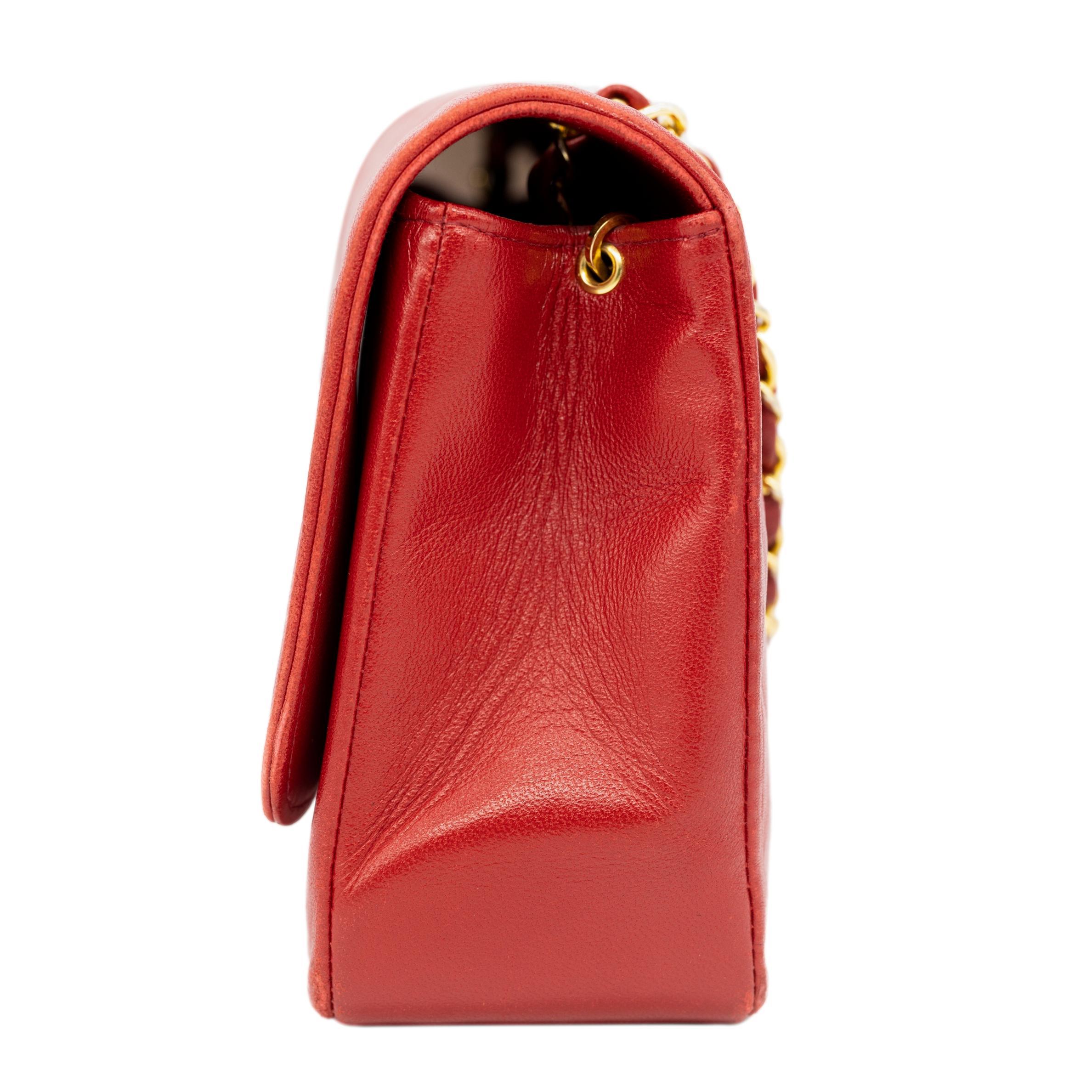 Chanel Diana Gesteppte rote Mademoiselle-Umhängetasche aus Lammfell mit Kette, 1989. für Damen oder Herren im Angebot